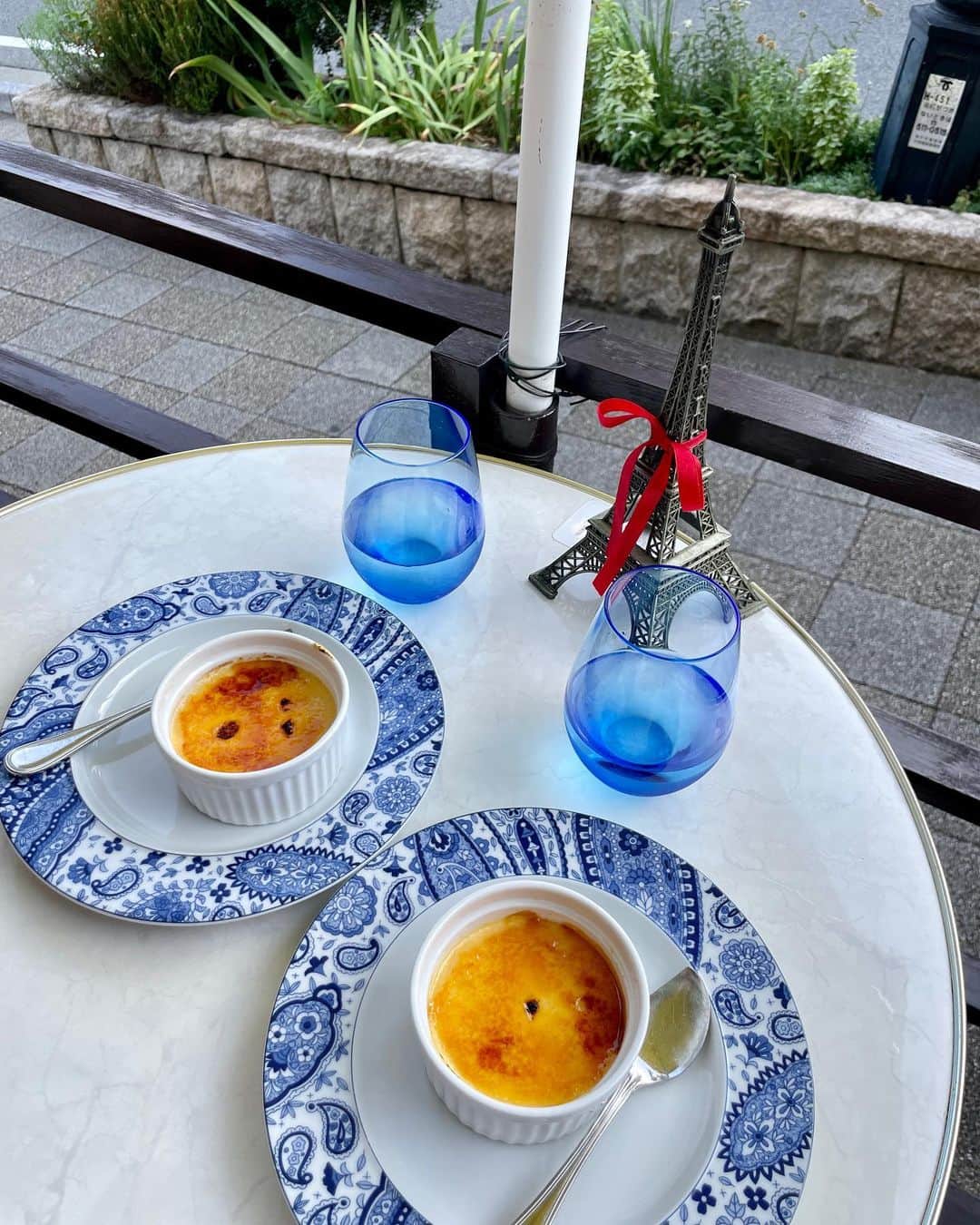 のインスタグラム：「. クリームブリュレ目の前で焼いてくれるよ💓 おいしかった🫣  #神戸カフェ #カフェ #三ノ宮カフェ」