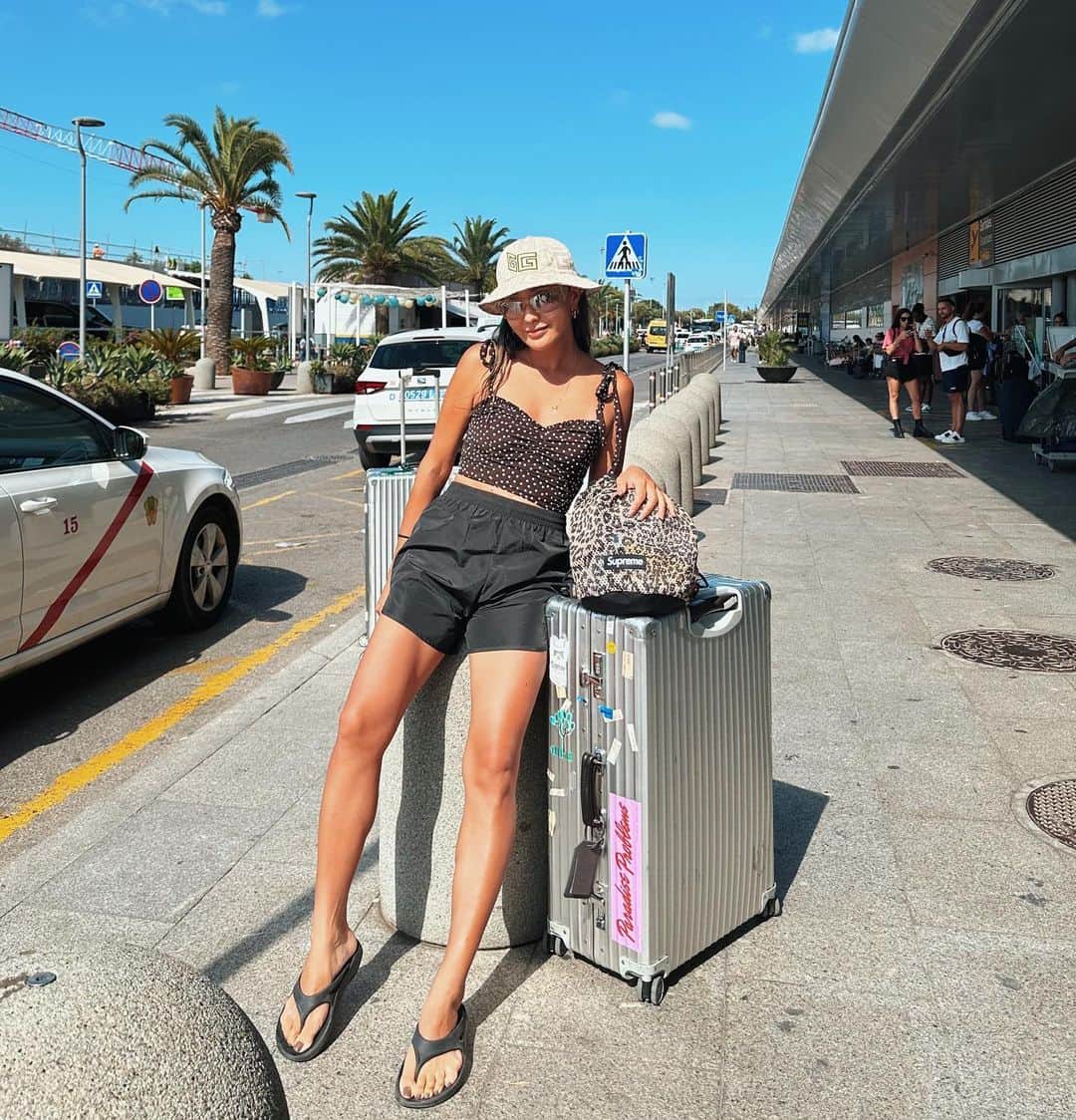 小竹麻美のインスタグラム：「IBZ 🔜 FCO 🇪🇸🇮🇹  大好きな灼熱リゾートおわり。」