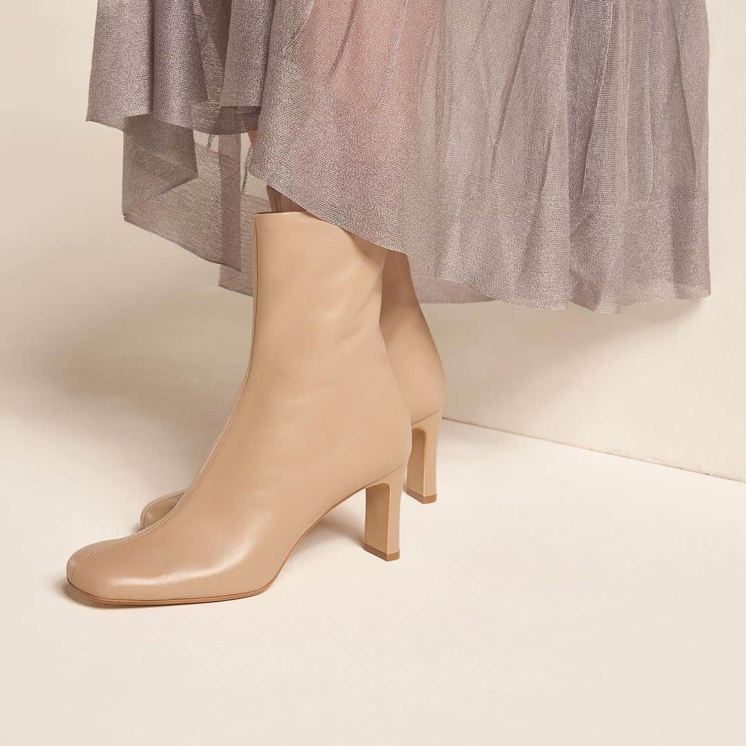 ダイアナ プレスさんのインスタグラム写真 - (ダイアナ プレスInstagram)「2023 Autumn Collection "Discover Standard" ・ ・ 1枚目 Pumps▶▶ EM41125 size：21.5～25.5cm heel:1cm  Bag▶▶ PE3613  Aattire credit▶▶ Blouse/Whim Gazeue Gilet/PICCIN PERLA Pants/EL MIDAS ・ ・ 2枚目 Boots▶▶ UL67289 size：21.5～25.0cm heel:7cm  Bag▶▶ SH3605  Aattire credit▶▶ Mouton coat/LIBJOIE Knit dress/AMBIENT ・ ・ 3枚目 Pumps▶▶ EM41125 size：21.5～25.5cm heel:1cm ・ ・ 4枚目 Boots▶▶ UL67289 size：21.5～25.0cm heel:7cm ・ ・ 5枚目 Loafer▶▶ FA44320 size：21.0～25.0ｃｍ heel:4cm  #ダイアナ #ダイアナシューズ #DIANA #dianashoes #トレンドシューズ #パンプス #大人フェミニン #大人可愛い #大人女子 #フェミニンカジュアル #大人シンプル #大人カジュアル #大人カジュアルスタイル #きれいめ女子 #パンプス女子 #おしゃれは足元から #xsサイズ #バックルパンプス #xlサイズ」8月3日 13時41分 - dianashoespress