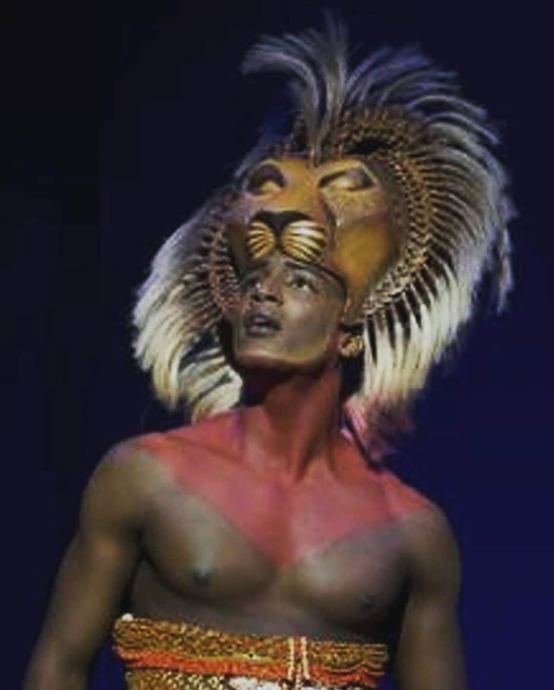 レネイ・エリース・ゴールズベリイのインスタグラム：「My Simba… Clifton Oliver… Rest in peace.  Joyous, beautiful, effortlessly amazing at everything... I will always remember the sound of your laughter and the mischief in your eyes. Falling in love with you was the perfect Broadway debut. We were silly, giddy, and great together. You are the reason I made it to Broadway, after years of auditioning for The Lion King and everything else… They finally chose me because you were their Simba, and they thought I was perfect for YOU. I am forever grateful, and I am forever your Nala…  “If he feels the Love tonight In the way I do It’s enough for this restless wanderer Just to be  With you…”  My heart is aching missing you. #RIP my friend.  @cliftondoliver @thelionking」