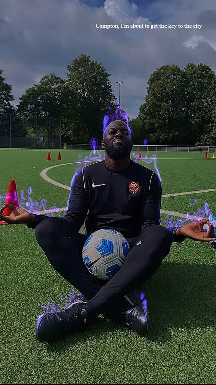 ハンス・サーペイのインスタグラム：「Camp Life ⚽️」