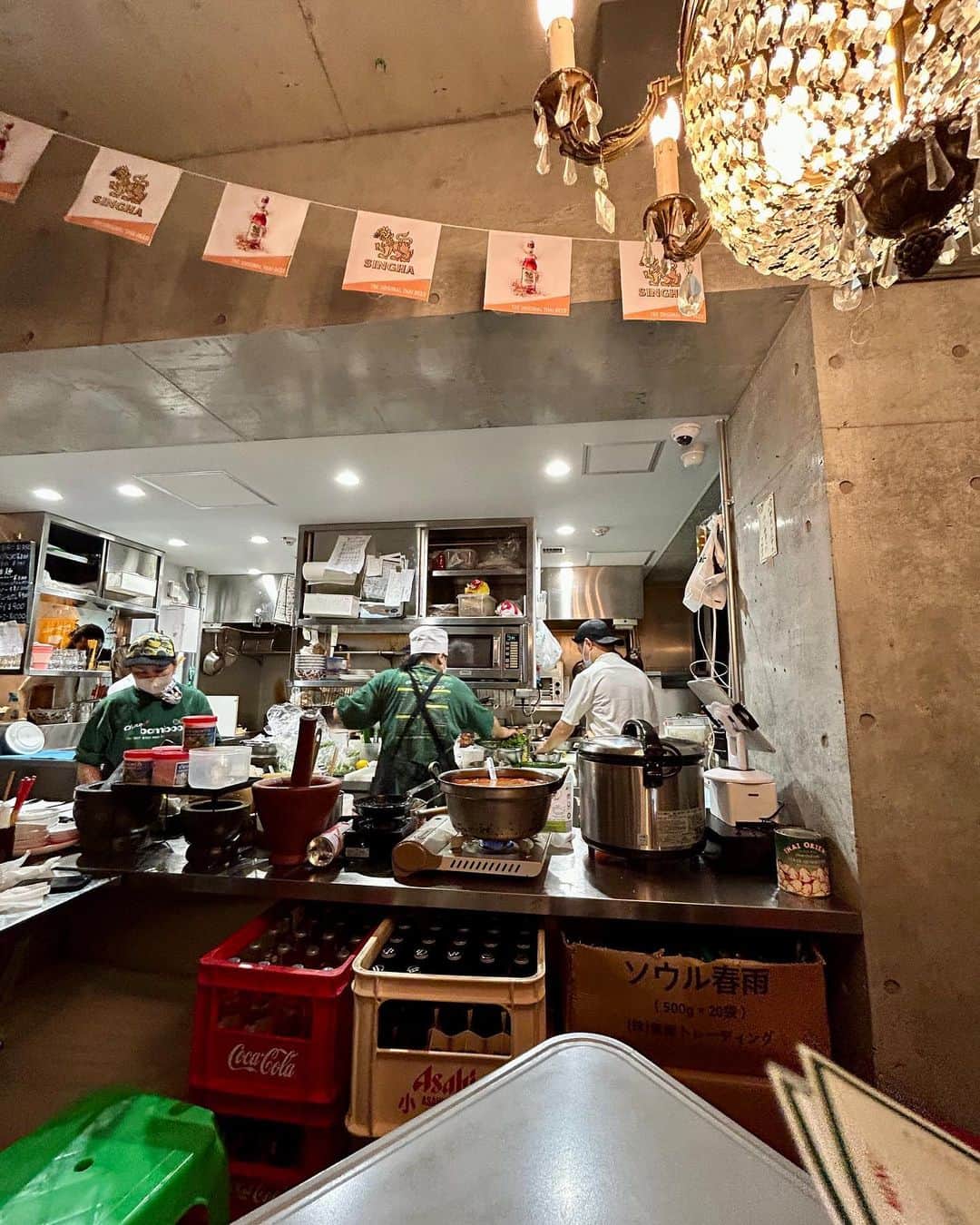 榊原信行さんのインスタグラム写真 - (榊原信行Instagram)「この暑さのせいか久しぶりにタイ料理が食べたくなって、原宿にあるタイ料理の“チャオバンブー”へ行って来ました！ お店がリニューアルされてからは初めてお邪魔しましたが、新しくなっても東南アジアスタイルのお店のスタイルとタイ人のコックさんが作る本場タイの味は健在でした！ デラうま！ 最高！  It's been a hot day lately, so I wanted to eat Thai food for the first time in a while, so I went to the Thai restaurant "Chao Bamboo" in Harajuku, Tokyo! I went there for the first time after the restaurant was renovated, but even though the restaurant has been renewed, the Southeast Asian style and the authentic Thai taste made by Thai chefs have not changed! It was "Dera-uma“! Awesome!!  #チャオバンブー #Chaobamboo #タイ料理 #渋谷 #渋谷グルメ #原宿 #原宿グルメ #shibuya #harajuku #Tokyo #バラさんの日常🌹 #バラさんオススメグルメ🌹」8月3日 14時00分 - nobu_sakakibara