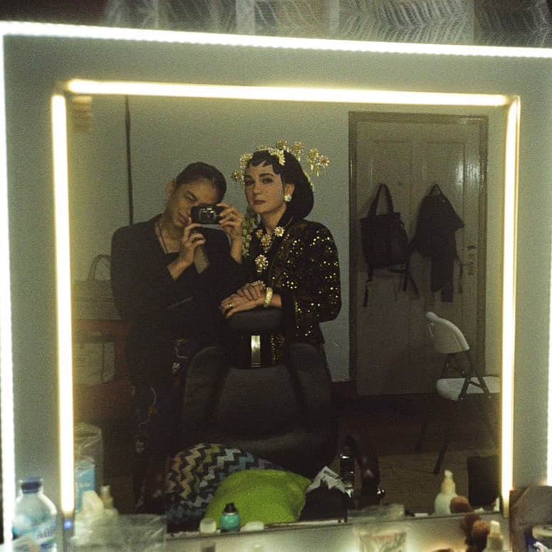 ルナ・マヤのインスタグラム：「Mba Suzzanna udah ada di bioskop kesayangan kalian. Jadi jangan gak ketemu mba Suzzanna ya… 🥳 @sorayaintercinefilms」