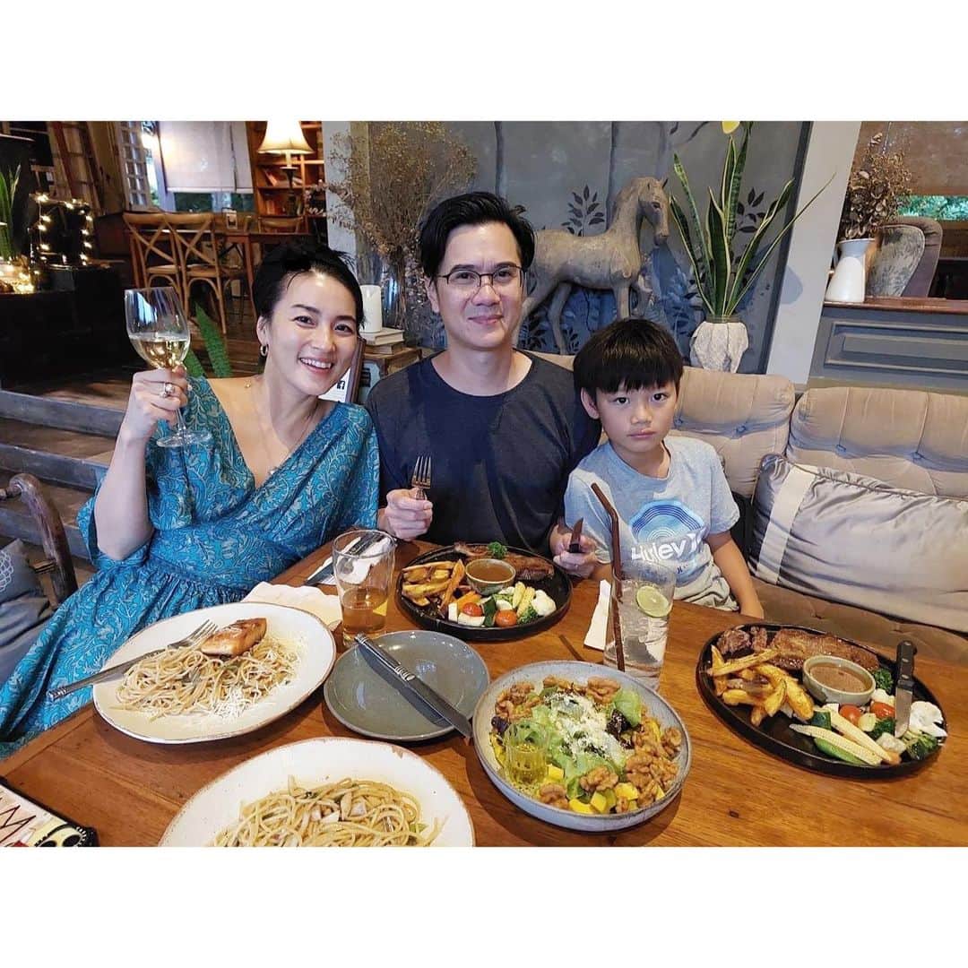 桃生亜希子のインスタグラム：「旦那さんの誕生日をpaiでお祝い出来て、嬉しかった！ 　 　いつもありがとう❤️✨🙏✨  　素敵なレストランとbirthdayケーキを予約してくれた千春も、ありがとう！⚡️🌈✨」
