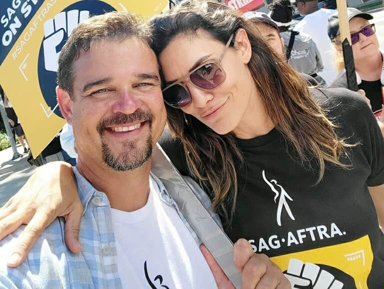 ダニエラ・ルーアさんのインスタグラム写真 - (ダニエラ・ルーアInstagram)「Today was strong and necessary. To all the @iatse & @dga members and supporters of @wgastrikeunite & @sagaftra I am so grateful to have walked alongside all of you today. Saw so many people I have loved for over 14 years coming together again in strength ♥️ . Hoje fomos com força e necessidade. Aos membros do #iatse e #dga e apoiantes da greve de escritores e artistas em frente das câmaras, tenho muito orgulho por ter andado lado a lado convosco hoje. Vi tanta gente que adoro há mais de 14 anos a juntarem-se mais uma vez com força ♥️   #unite #strike #sagaftra #wga」8月3日 14時05分 - danielaruah