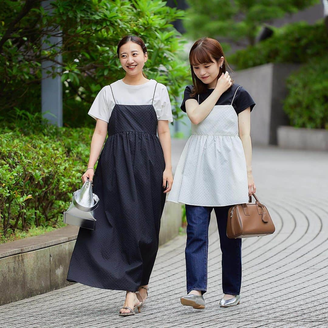 green label relaxingさんのインスタグラム写真 - (green label relaxingInstagram)「今欲しいのは、夏から秋まで使えるレイヤードアイテム！ ポコポコとした表面感のある素材と華奢なストラップがポイントの新作が登場🤍🖤   ✔レイヤードで着回し自由！メリハリシルエットのキャミソール ✔ふんわりボリューム感のあるシルエットが印象的なキャミワンピース  ボンディング加工によって独特なハリ感がある素材が、綺麗なシルエットを生み出しています。 夏はノースリーブやキャミソール、秋口には長袖カットソーやブラウスなどのレイヤードを楽しめるので、シーズン問わず活躍してくれます✨  ▪︎ナイロン タフタ キャミソール ¥9,900(税込) No.36161051974   ▪︎ナイロン タフタ キャミソール ワンピース ¥13,200(税込) No.36261053128  #greenlabelrelaxing  #グリーンレーベルリラクシング   #キャミワンピ #キャミワンピース #キャミソール #キャミ #バックシャン #キャミトップス #モノトーン #モノトーンコーデ #サマーブラック #大人カジュアルコーデ #大人カジュアルコーデきれいめコーデ #大人カジュアルスタイル #秋服コーデ #大人フェミニン #大人フェミニンコーデ #フェミニンカジュアル #フェミニントップス」8月3日 14時05分 - ua_greenlabel