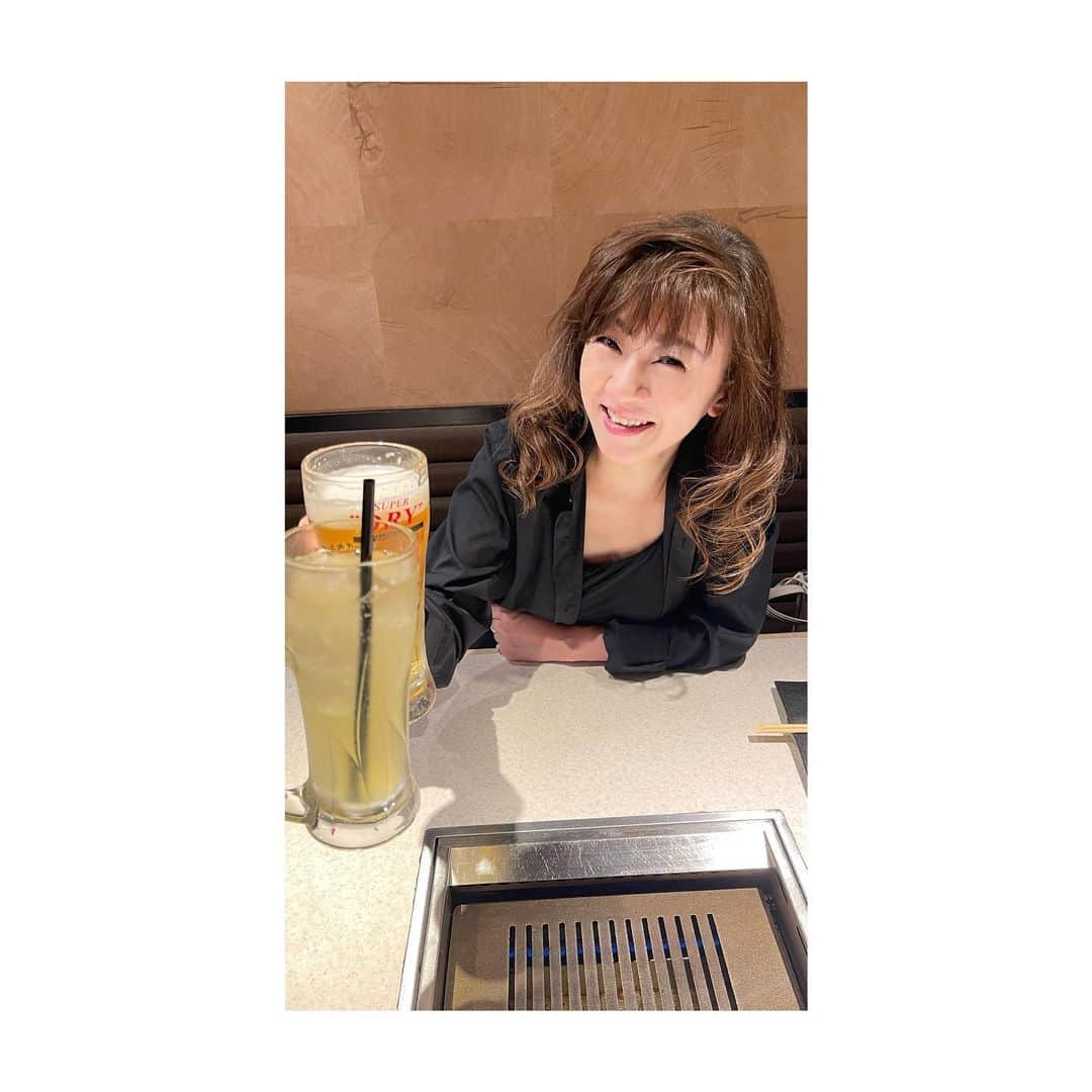 永井美奈子さんのインスタグラム写真 - (永井美奈子Instagram)「🍺 今年の夏は 焼肉に生ビール🍺がよく似合う😅 と言うことで 娘が七月お疲れ様で 焼肉に誘ってくれました🍖  娘のはレモンサワーではなく アルコール抜きのレモンソーダ🍋  暑い夏 こう言う楽しみ方で 乗り切りたいですね😊  体調崩しがちですが 皆様もお身体に気をつけて🙏  #暑い日の過ごし方  #暑い夏のご褒美」8月3日 14時13分 - nagaiminako.com375