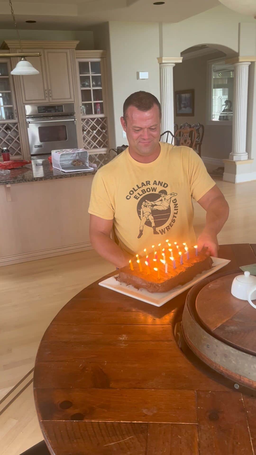 デイビーボーイ・スミス・ジュニアのインスタグラム：「Thanks everyone for the nice Birthday messages and posts!!! 🎂🥳🎉 Feels great turning 24…well there were 24 candles anyway so why not…. Lol. 😝🎂 🕯 all blown out in 1 go, so my dreams are sure to happen this year.」