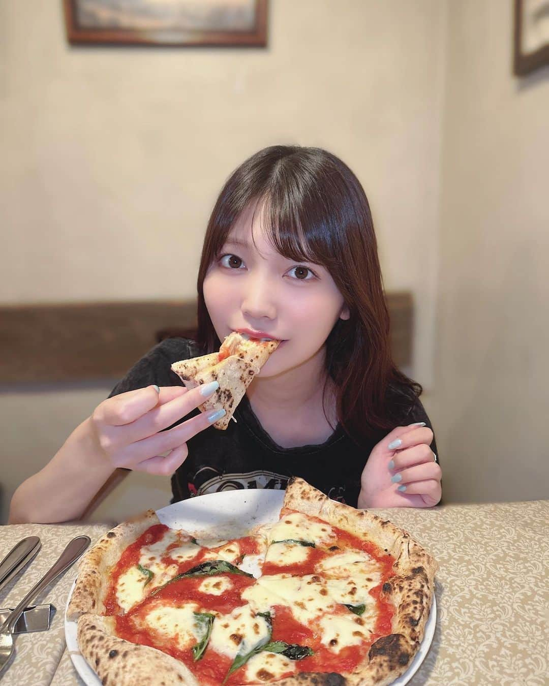 松下玲緒菜のインスタグラム：「Italian🇮🇹🍕 . . 美味しいもの食べてるんるん🐱 . . . #ナポリマニア #渋谷グルメ #東京グルメ #贅沢ご飯 #東京イタリアン #渋谷イタリアン #イタリアン #italian #pizza #pasta #shibuya #tokyo」