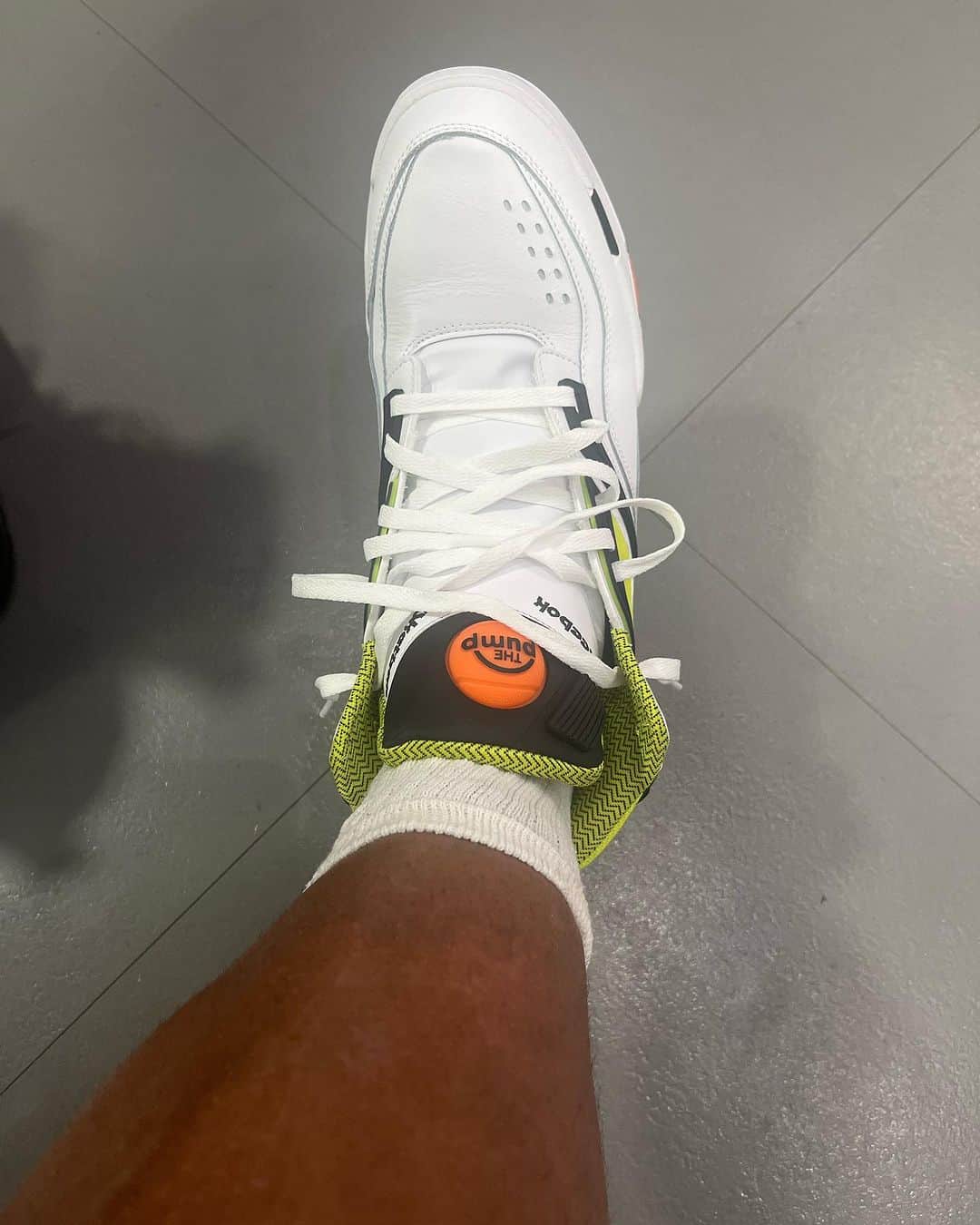 デイビーボーイ・スミス・ジュニアのインスタグラム：「Old school Reebok pumps, and yes my skin really is that dark. #oldschool」