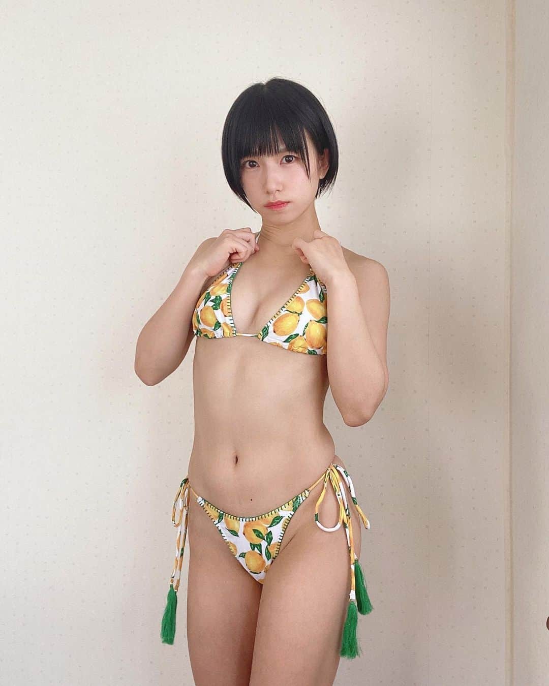 村上りいなさんのインスタグラム写真 - (村上りいなInstagram)「ビタミン100％♡🍋🍋🍋  #instagood #photooftheday #followme #bikini #summer」8月3日 14時50分 - riina_murakami