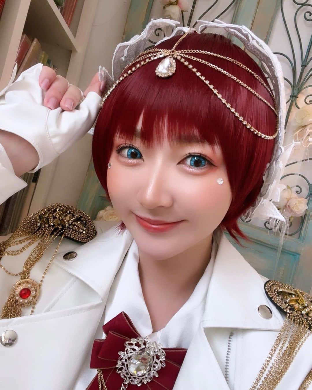 三村遙佳のインスタグラム：「.  声の出演をさせていただいた 『空の匣庭-Archives-』 無事に終演致しました📚  ご来場・ご視聴いただき 誠にありがとうございました！  開演前・終演後のアナウンスも 楽しんでいただけていましたら幸いです🎙 (観劇しに行った時、みんながアナウンス後にも拍手してくれてて嬉しかった🥹ありがとうーー😭🫶)  まだWEB事後物販やアーカイブ配信もございますので、引き続きよろしくお願いします✨  #空の匣庭 #空の匣庭A #朗読劇 #舞台 #ミカエル #コルチカム」