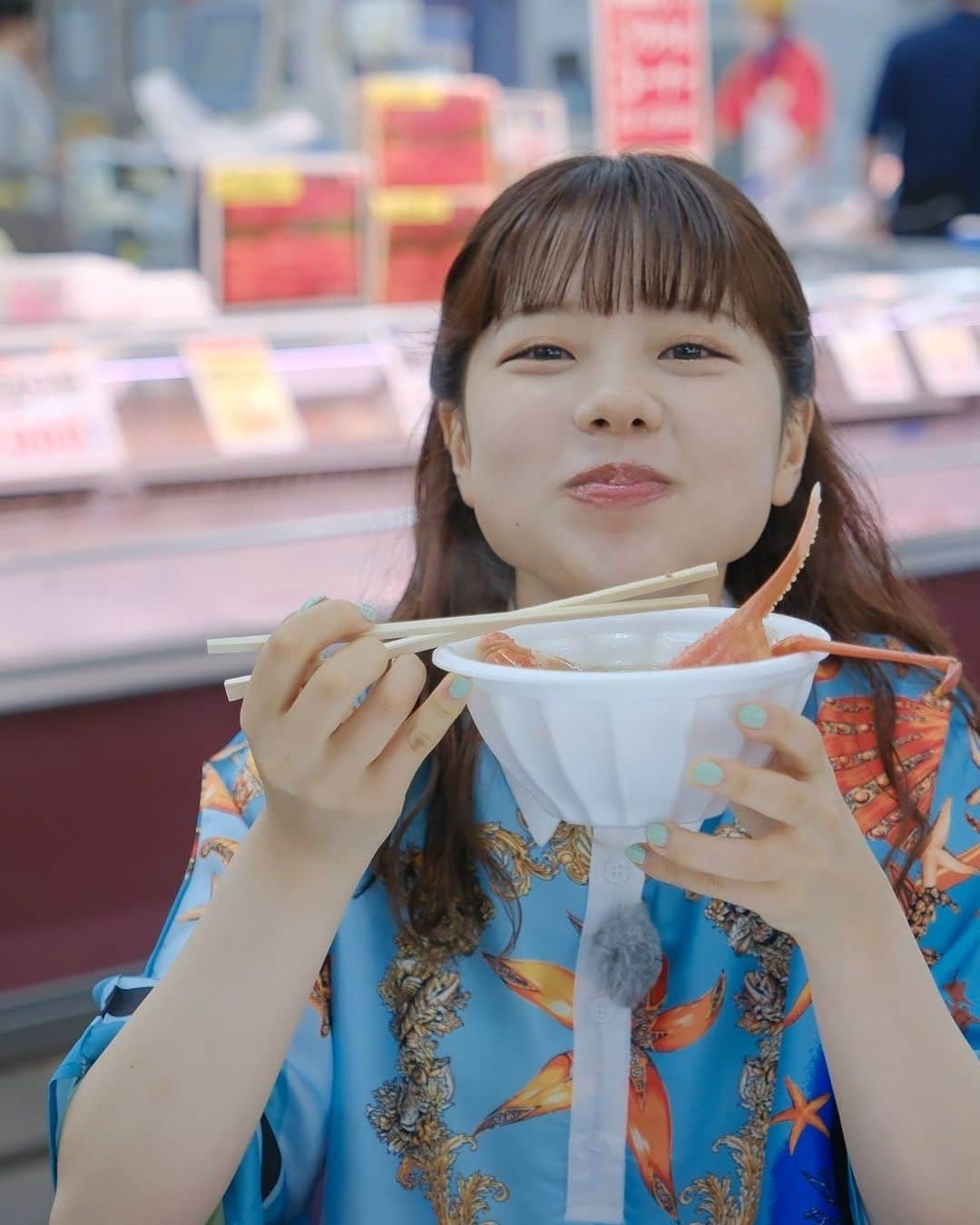 ピーチ・アビエーションさんのインスタグラム写真 - (ピーチ・アビエーションInstagram)「“SNSで最も使われる歌声“と言われている、大阪出身のシンガーソングライターasmiさん @asmi__official がPeachを使って新潟へ！  Z 世代の歌姫 asmiさんの感性を通して、Peach就航地の一つである新潟の魅力を余すところなく紹介する番組が放送されました！  番組名：関西テレビ 日本列島パクパク asmi ちゃん TVer、カンテレドーガで見逃し配信中！ ぜひご覧ください🙌✨🐼  #fly_peach #niigata #五泉八幡宮 #魚の市場通り #清津峡 #asmi」8月3日 15時00分 - flypeach