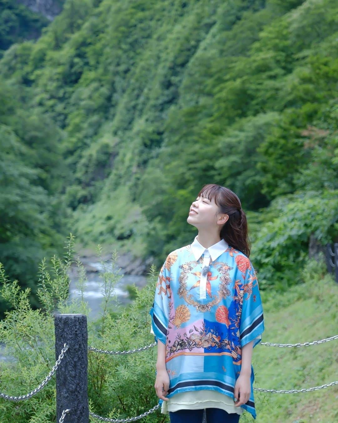 ピーチ・アビエーションさんのインスタグラム写真 - (ピーチ・アビエーションInstagram)「“SNSで最も使われる歌声“と言われている、大阪出身のシンガーソングライターasmiさん @asmi__official がPeachを使って新潟へ！  Z 世代の歌姫 asmiさんの感性を通して、Peach就航地の一つである新潟の魅力を余すところなく紹介する番組が放送されました！  番組名：関西テレビ 日本列島パクパク asmi ちゃん TVer、カンテレドーガで見逃し配信中！ ぜひご覧ください🙌✨🐼  #fly_peach #niigata #五泉八幡宮 #魚の市場通り #清津峡 #asmi」8月3日 15時00分 - flypeach