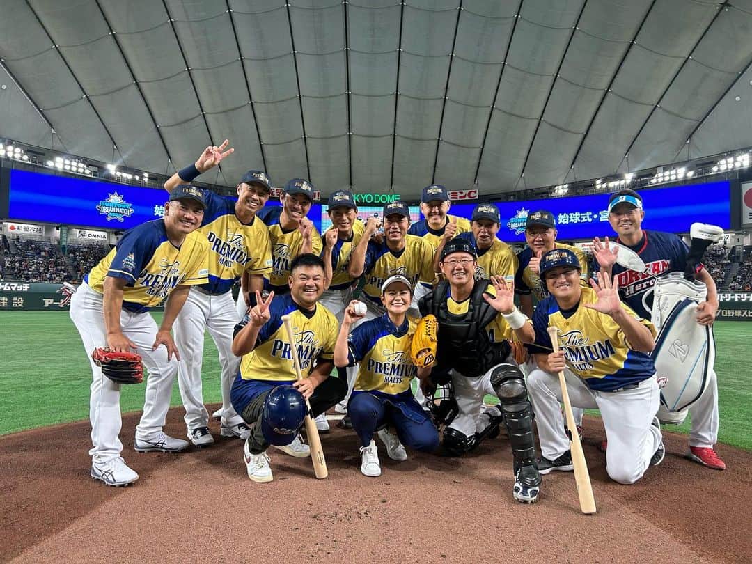 宮本慎也のインスタグラム：「今年の始球式は宮里藍さん。 毎年恒例のチームモルツ集合写真」
