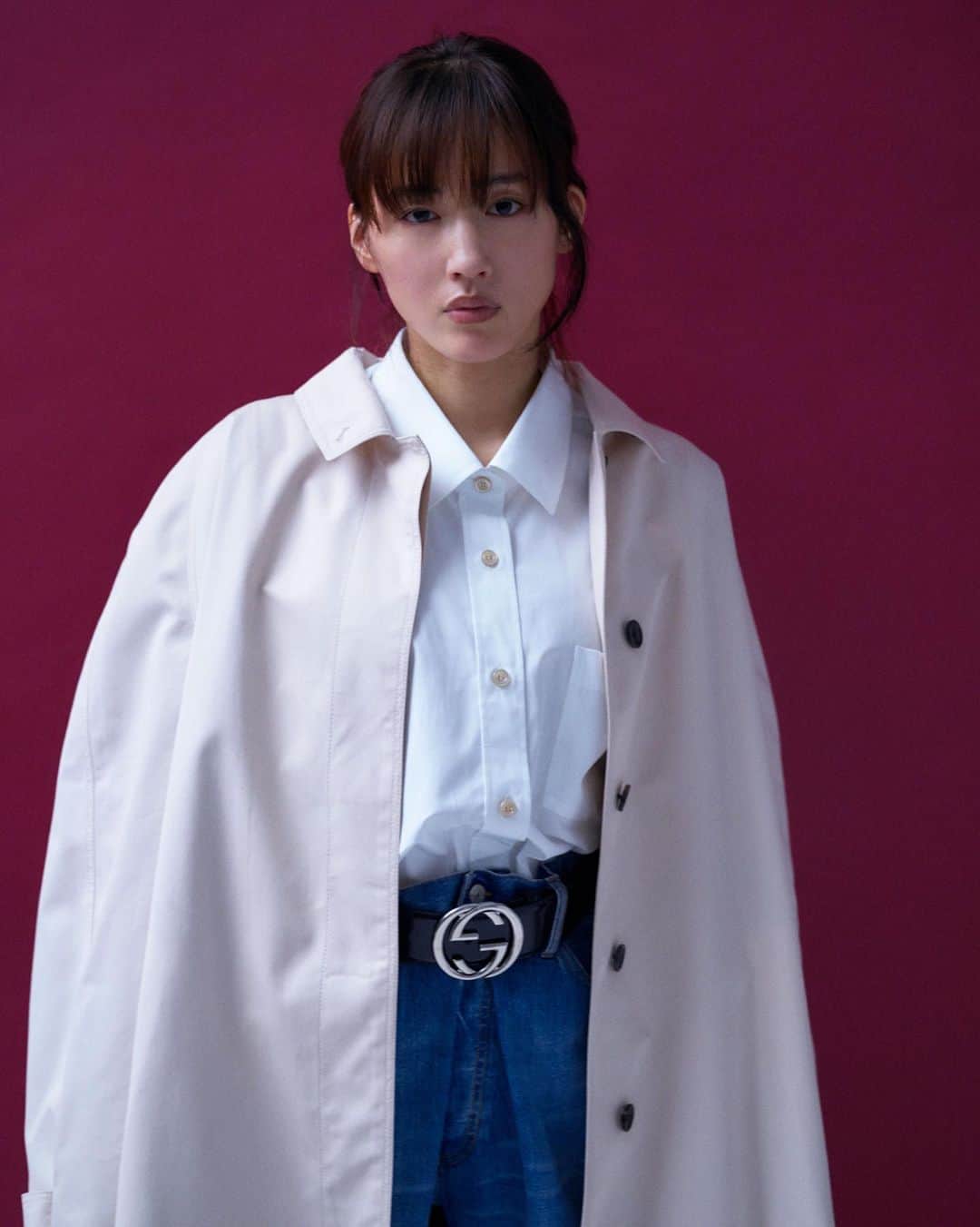 The Fashion Postさんのインスタグラム写真 - (The Fashion PostInstagram)「#fashion Haruka Ayase with GUCCI  『百合のようにたおやかに。綾瀬はるかの魅力 vol.2 グッチ』  俳優・綾瀬はるか。唯一無二の存在感で人々を魅了し、日本の映画界の最前線で活躍し続ける彼女は挑戦することを惜しまない。これまでアクション映画など様々な作品で、物語を切り開く勇敢な女性を演じてきた。  8月11日に公開を控える映画『リボルバー・リリー』では、大正時代を舞台に、陸軍から追われる元女性諜報員という史上最強のダークヒロインを好演。スクリーンで、彼女の新たな魅力が花ひらく。TFP初登場となる今回、いつものイメージとは一味違うスタイリングにトライ。ファッションを通して、綾瀬はるかのしなやかな強さを2週にわたってお届けする。(第2回／全2回)  model: Haruka Ayase photography: Masahiro Sambe styling: Mana Yamamoto hair & make up: Akemi Nakano edit&text: Manaha Hosoda & Yuki Namba  #tfp #thefashionpost #harukaayase #綾瀬はるか #リボルバーリリー #gucci #グッチ」8月3日 15時08分 - tfpjp
