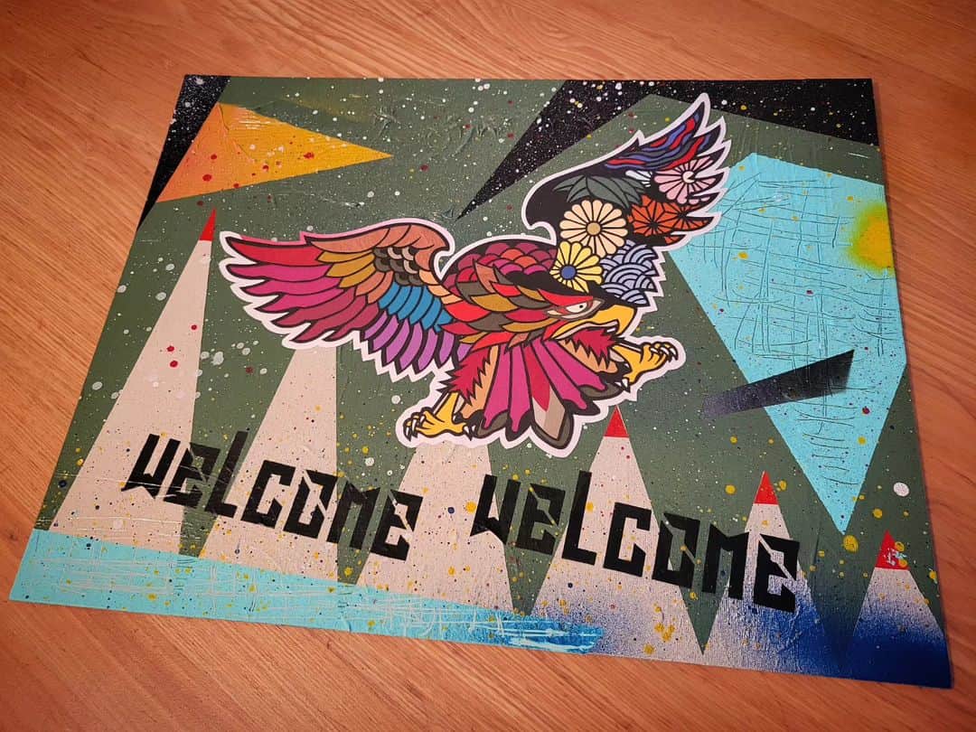 青木文明のインスタグラム：「鷹の切り絵とアクションペイントのウェルカムボード  サイズ : 42cm×32cm  置場所 :自宅や店舗のお客様をお迎えする場所  こちらの作品は来週月曜日より 鹿児島県いちき串木野市にある宿泊施設 「吹上浜フィールドホテル」1Fロビーのギャラリースペースにて販売予定。→ @fukiagehamafieldhotel  アクションペイントと切り絵を組み合わせたアート作品はこれまでになかった武蒼でしか見れないまったく新しいジャンルのアートだと思います！  今後も力を入れて創作していきます！ «««««««««««««««««««««««««««««««««««««««««««« ► #アクションペインディング ► #アクションペイント ► #新しいアート ► #名前のないアート ► #唯一無二 ► #新進気鋭  ► #ウェルカムボード ► #自宅用 ► #店舗用  «««««««««««««««««««««««««««««««««««««««««««««  ► #紙 アート ► #鹿児島 アート ► #福岡 アート ► #東京 アート ► #大阪 アート  ««««««««««««««««««««««««««««««««««««««««««««« ► #Atelier武蒼 ► #青木文明 ► #切り絵 ► #アート  ««««««««««««««««««««««««««««««««««««««««««««« ► #ウェルカムボード ► #アウトドアウェディング ► #結婚式 ► #結婚祝い ► #ウェディングドレス ► #ブライダル ► #ウェディング ► #結婚式場 ► #ウェディングプランナー ► #命名書  ► #インテリア  ««««««««««««««««««««««««««««««««««««««««««««  ««««««««««««««««««««««««««««««««««««««««««««  作品の御依頼、その他のお仕事はお問い合わせは  ・Instagram DM(ダイレクトメール) ・LINE (ID : fuumiiiaki)」