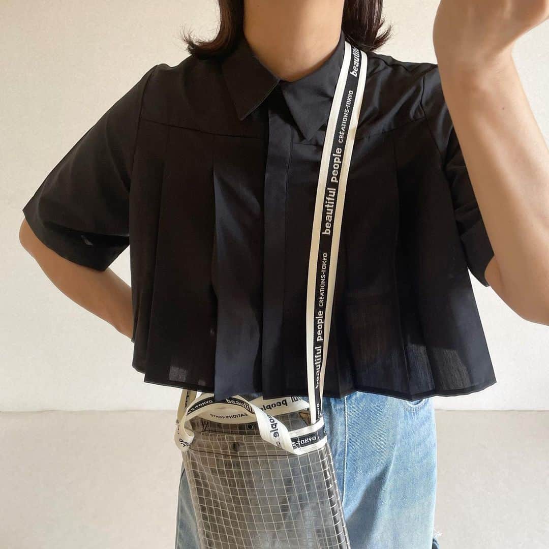 eve_mi_nのインスタグラム：「+ 毎日「暑い」を何回言ってるか…🥵  この時期のシャツは暑いけど 今日着てるのは薄くて丈が短いから 下から風が入って結構涼しい✨  shirt&denim:@grl_official  #grl#グレイル#grl購入品#シャツコーデ#デニムコーデ#beautifulpeople#大人カジュアル#カジュアルコーデ#ponte_fashion#locari」