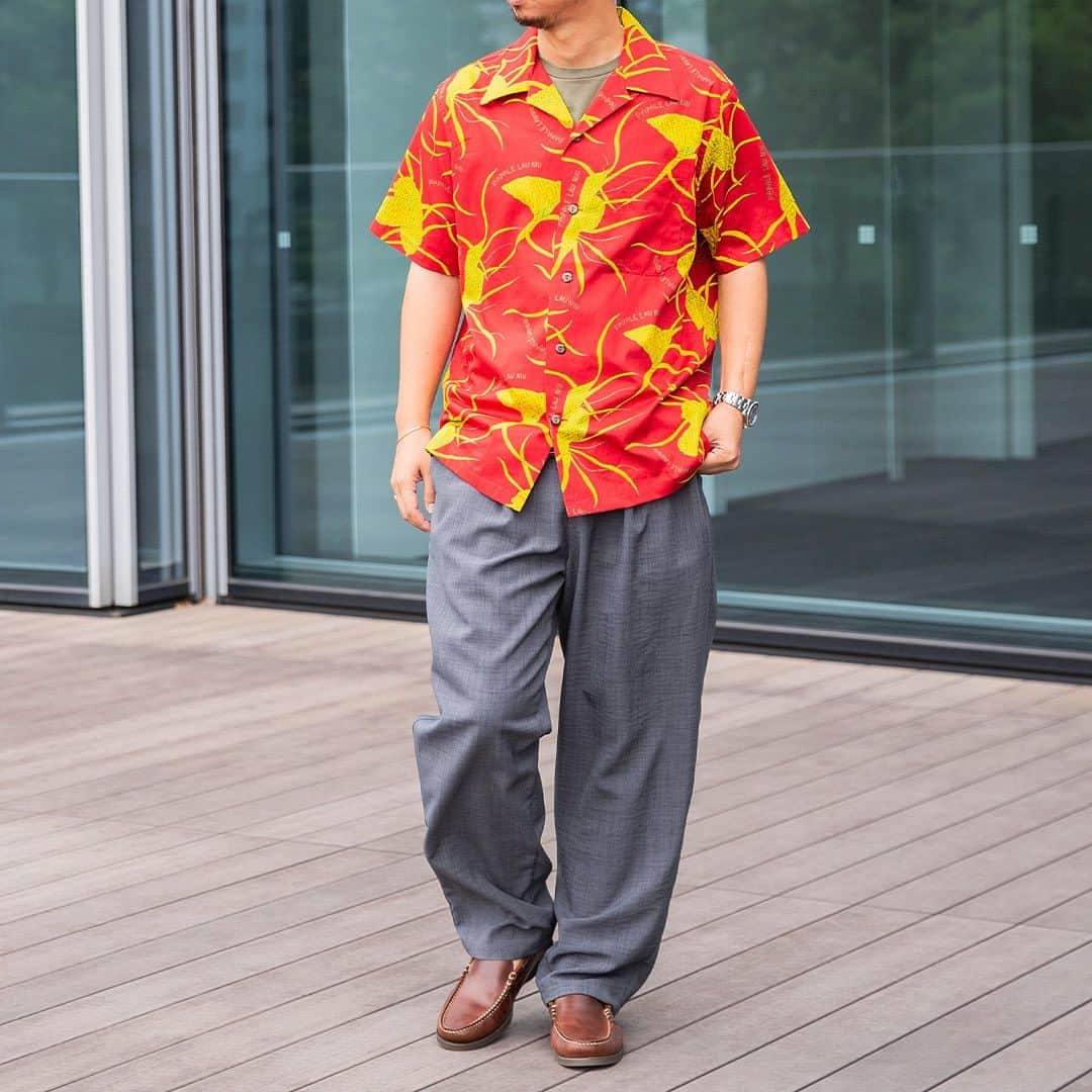 ビームスさんのインスタグラム写真 - (ビームスInstagram)「『ミツキのヤミツキ。』#67品目  未来のヴィンテージ Aloha Shirt〈DALE HOPE〉×〈BEAMS PLUS〉  @mitsukinoyamitsuki @beams_plus  今回のヤミツキは‟柄モノに抵抗があるよ”って方にもすんなり、肩肘張らず着られて＆未来のヴィンテージにもなり得るハワイアンシャツ。「レインスプーナー」、「カハナモク」、そして、長年ビームス プラスとコラボプロダクトを作ってきた、ヤミツキ３大アロハのひとつ「デールホープ」について書きたいと思います♪  ヤミツキポイント！ ①柄にストーリーがあるとはこういうこと ②オリジナルのココナッツボタン ③希少なハワイメイド！  『ミツキのヤミツキ。』特集ページはこちら！ https://www.beams.co.jp/special/mitsukinoyamitsuki/67/ 🔗→@beams_official ストーリーズハイライト”Features”より  #ビギン #ビームス #ビームスプラス #ミツキのヤミツキ #デールホープ #beams #beamsplus #begin #beginmagazine #mitsukinoyamitsuki」8月5日 20時00分 - beams_official