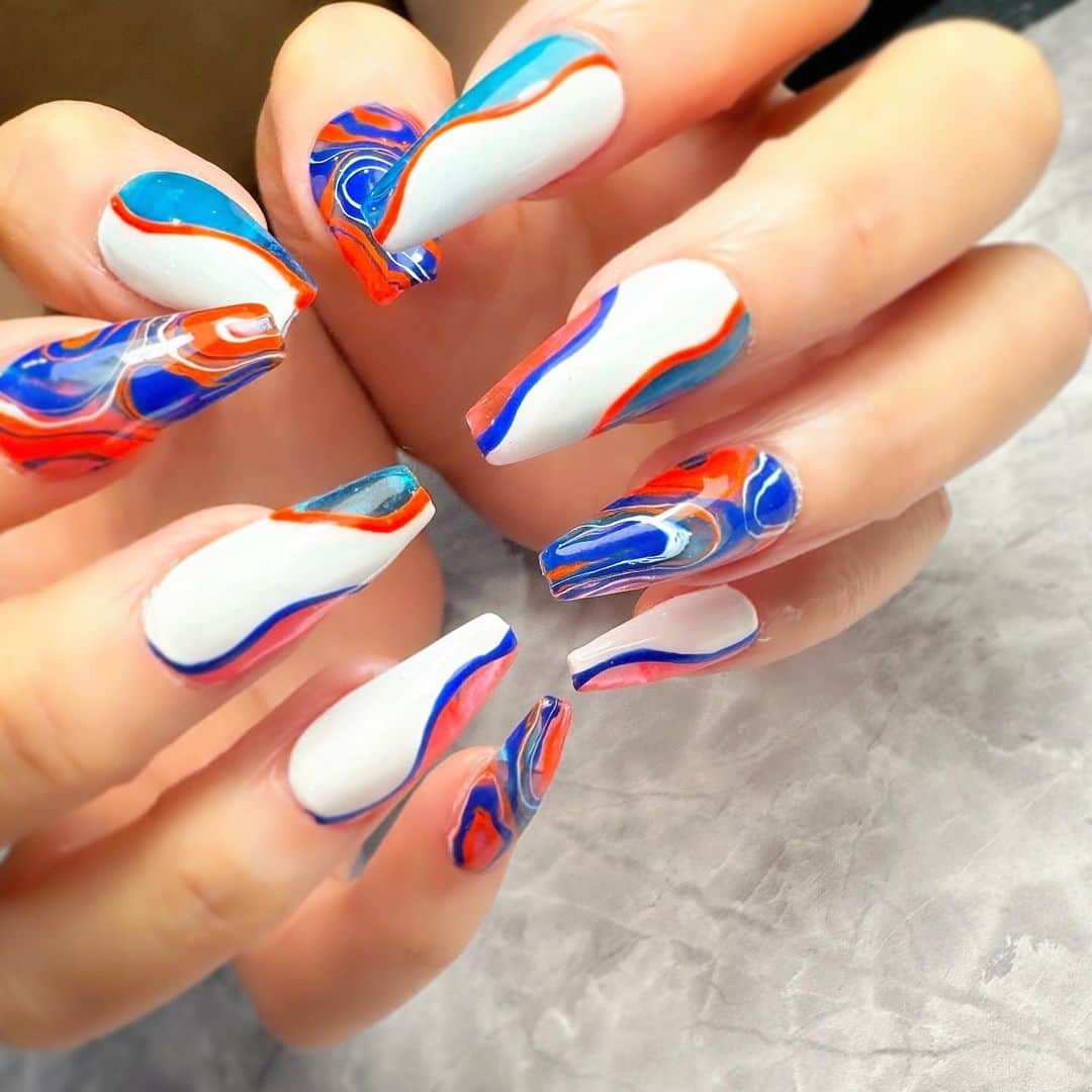 NaNaのインスタグラム：「今回は衣装に合わせて…🤍💙🧡 衣装を見ながら描いていただきました💅💞Misaさんすごすぎる✨いつも素晴らしいネイルをありがとうございます❣️ @jambonailsmisa   #jambonails #nails #nailart」