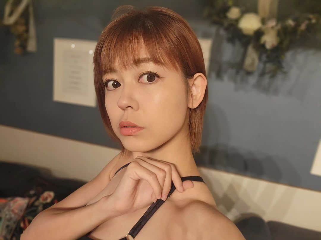 久下真以子さんのインスタグラム写真 - (久下真以子Instagram)「. @aonc_official さんの下着👙  障害があっても着やすいブラとショーツ！ すっごくデザインがかわいいし、肌触りがよき💜  ２枚目→指を引っ掻けるところがあるから、握力なくても大丈夫◎ ３枚目→前開きでマグネット&マジックテープだから、腕を回さなくてもフィット◎  これでいい、じゃなく これがいい、がコンセプトなんだって✨  私もいくつになっても可愛いを諦めたくない💕  クラファンで先行販売してるから、ぜひアカウントに飛んでみてね✨  @aonc_official  あ、髪をショートボブにしたよ😙 . . . . . . #ダイエット #ダイエット女子 #ダイエット記録 #ダイエット方法 #30代ダイエット #ボディメイク #食べて痩せる  #痩せたい人と繋がりたい #筋トレ #筋トレ女子 #トレーニング #トレーニング女子 #美容 #美肌  #ダイエット仲間募集 #ダイエット花嫁 #食事管理  #パラスポーツ #パラリンピック #セントフォース #centforce #アナウンサー #女子アナ #ベストボディ #ベストボディジャパン」8月3日 15時51分 - kugemaiko
