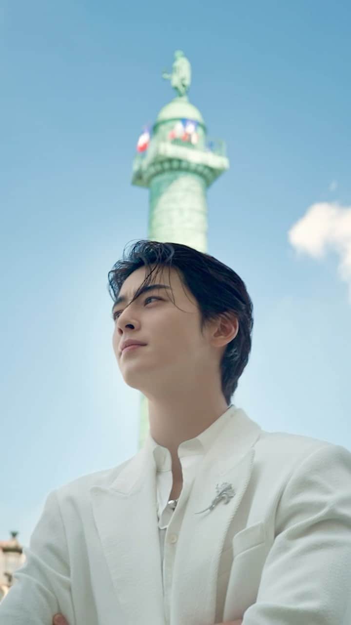 LVMHのインスタグラム：「Singer and actor @eunwo.o_c paid his first visit to @chaumetofficial’s 12Vendome historic address in Paris.  Follow him as he discovers the Maison’s beating heart, the High Jewellery workshop and Chaumet’s unparalleled virtuosity.   #LVMH #Chaumet」