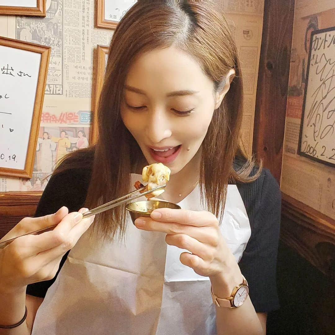 池田夏希さんのインスタグラム写真 - (池田夏希Instagram)「@kantonnoomoide_official でランチ🍴☀️ . 暑い日のランチのビールは格別😆🍺 . ・とびっこチャンジャ ・シーザーサラダ ・エビロールサムギョプサル ・チーズチキン . どれも美味しくて夢中で食べました😋(笑) 昔からカントンの思い出はよく行くけど、メニューも豊富だから毎回わくわくしちゃう🎵 次食べたいものも決めてきました🤭💕 また早く行きたいなぁ～✨ . #カントンの思い出 #韓国料理 #韓国料理屋 #新大久保韓国料理 #新大久保ランチ #新大久保ディナー #ビール #とびっこチャンジャ #シーザーサラダ #エビロールサムギョプサル #チーズチキン #新大久保グルメ #グルメスタグラム #フードスタグラム #한국요리 #한식집 #점심 #저녁 #맥주 #창난젓 #시저샐러드 #대새롤 #치즈치킨 #lunch #dinner #shinokubogourmet #gourmetstagram #foodstagram #foodphotography」8月3日 16時04分 - natsukiikeda624