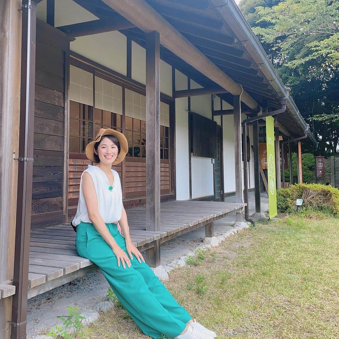 杉岡沙絵子のインスタグラム：「🍧 　 さえこの夏休み☺️ 　 ではなく、 Daiichi-TV D style アプリ膝栗毛のロケでした📺  @hizakurige_official  　 今回は島田宿の魅力溢れるスポットを 巡っています！！    8月18日（金）Daiichi-TV Dstyle ご覧ください👀✨ 　 ・ ・ #膝栗毛#hizakurige #daiichitv#ロケ#フリーアナウンサー #懐かしいメンバーでロケ♡ #みんな大きくなったね♡笑」