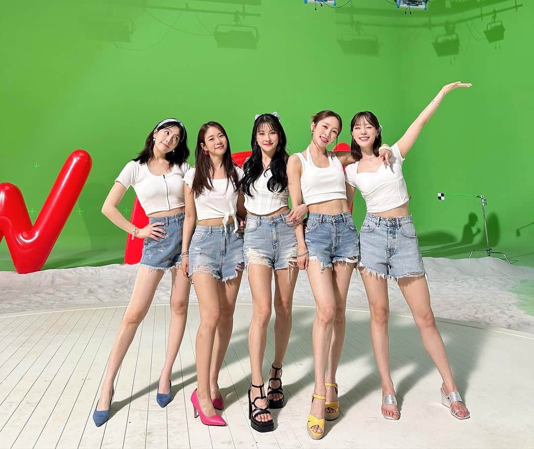 パク・ギュリのインスタグラム：「イモトのWiFi CMの撮影☀️ 懐かしいGoGoSummerだったね💦  이모토노 와이파이 CF 촬영😘」