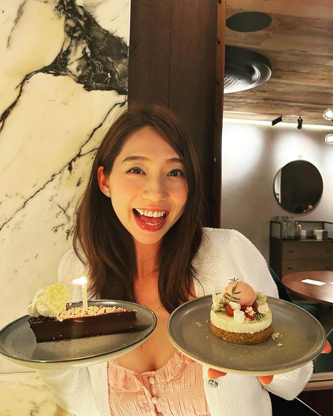 小泉麻耶のインスタグラム：「料理撮り忘れた😫 Birthday dinner その3 and final 🎁 #本当 #ありがとう #thankyou」
