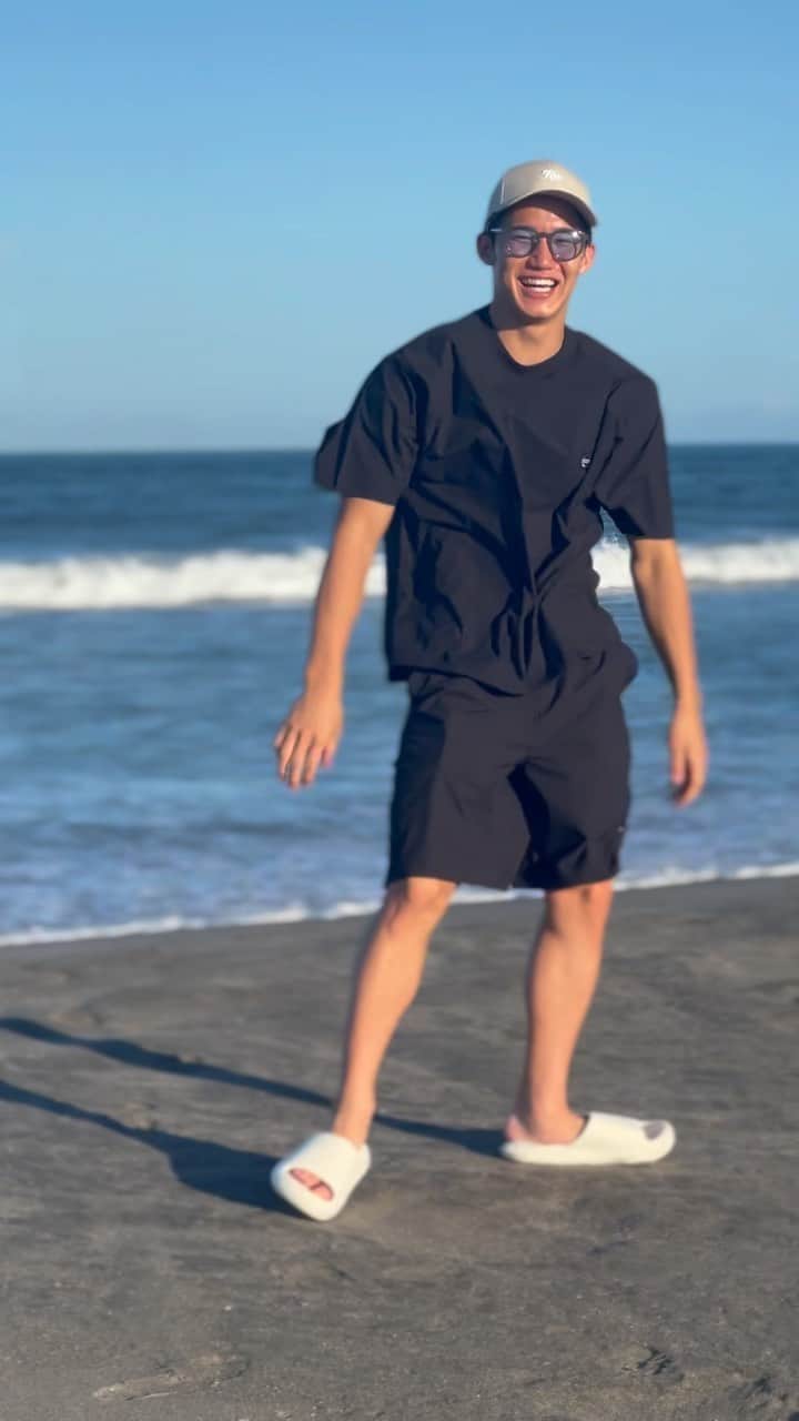 荒井陸のインスタグラム：「Let's take it slow and easy together🏄‍♂️🌊」