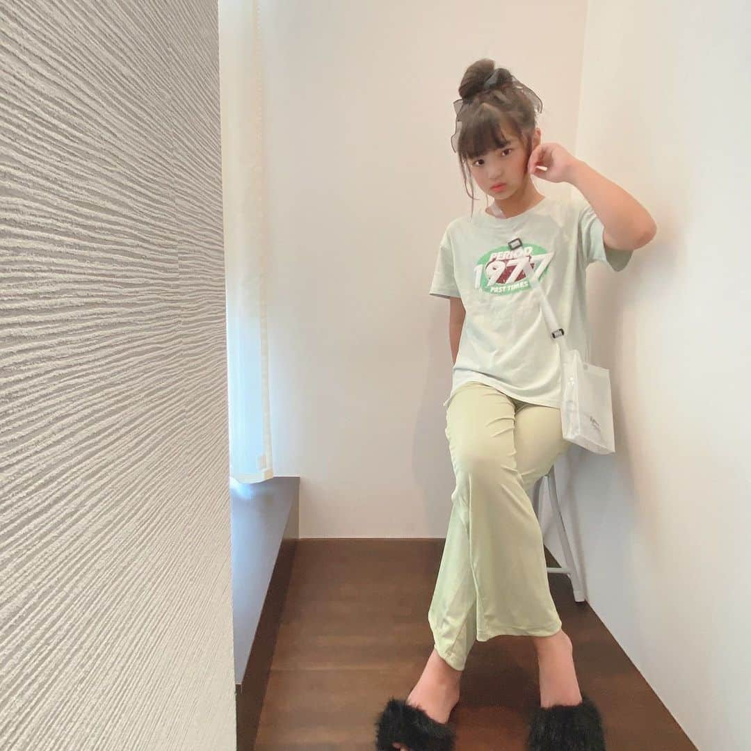 韓国子供服♡smilekids(すまいるきっず) さんのインスタグラム写真 - (韓国子供服♡smilekids(すまいるきっず) Instagram)「. . ☻ご覧頂き有難うございます☻ . . . ♡2023年　春夏新作♡ . . シンプルでミントカラーがお洒落な セットアップ販売中🩵  . 7.500円以上お買い上げ頂いた方は 送料無料となります。 尚、購入後は、同梱などは 受付ておりませんのでご了承下さい。 . . . ♡着画model smilekids 専属model りんchan @o0.don_tama.0o  size 160 . . . 🆕新作、続々入荷中♪ webで販売しています♡ . . . ————————————————— . . web shop http://smilekids888.com/で販売しています← —————————————————— ★ゆうちょ振込での購入も可能です★ web shopより、在庫を確認後  商品名、サイズ、カラーをDMにて 連絡頂けると幸いです☺︎ 確認後のお返事になりますので お時間を頂く場合があります。 在庫が少ない場合や再入荷の人気商品は 取り置きが難しい事があります。 ご了承ください🥺 . . —————————————————— ご購入してくださった方へ✉️ @smilekids888 をタグ付けして投稿して頂いた方を ストーリーにて紹介させて頂きます😍  さらに‥抽選で‥ 毎月、５名様にお買い物で使えるクーポンを プレゼント🎁致します☺️ . 1等‥1.000円OFFクーポン(2名様) 2等‥500円OFFクーポン(3名様) . 沢山のタグ付けをお待ちしています😍  ____________________________________ . . . . . . . ☻webshopには.Instagramプロフより リンクでとべます✈︎✈︎✈︎ http://smilekids888.com/ .  #熊本#山鹿#秋服#今日の服#2021AW #子供服#秋ファッション #秋服コーデ#秋コーデ #リブトップス#背中開きトップス #キッズファッション#キッズファッション女の子  #大人顔負け#大人可愛いコーデ #smilekids #スマイルキッズ #smilekids888 #サイドライン#セットアップ #ジャージ  #キッズコーデ　 #おしゃれさんと繋がりたい」8月3日 16時30分 - smilekids888