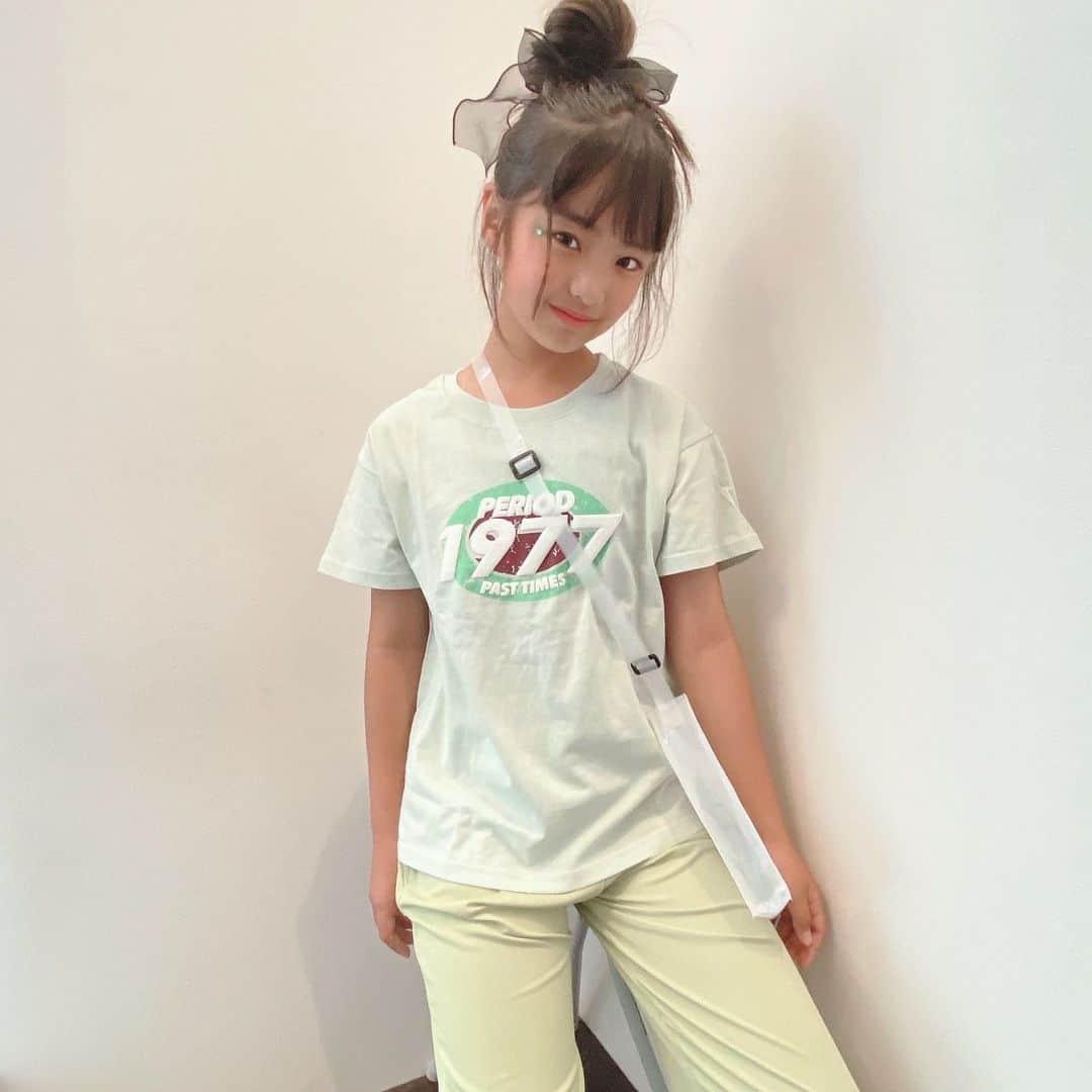 韓国子供服♡smilekids(すまいるきっず) さんのインスタグラム写真 - (韓国子供服♡smilekids(すまいるきっず) Instagram)「. . ☻ご覧頂き有難うございます☻ . . . ♡2023年　春夏新作♡ . . シンプルでミントカラーがお洒落な セットアップ販売中🩵  . 7.500円以上お買い上げ頂いた方は 送料無料となります。 尚、購入後は、同梱などは 受付ておりませんのでご了承下さい。 . . . ♡着画model smilekids 専属model りんchan @o0.don_tama.0o  size 160 . . . 🆕新作、続々入荷中♪ webで販売しています♡ . . . ————————————————— . . web shop http://smilekids888.com/で販売しています← —————————————————— ★ゆうちょ振込での購入も可能です★ web shopより、在庫を確認後  商品名、サイズ、カラーをDMにて 連絡頂けると幸いです☺︎ 確認後のお返事になりますので お時間を頂く場合があります。 在庫が少ない場合や再入荷の人気商品は 取り置きが難しい事があります。 ご了承ください🥺 . . —————————————————— ご購入してくださった方へ✉️ @smilekids888 をタグ付けして投稿して頂いた方を ストーリーにて紹介させて頂きます😍  さらに‥抽選で‥ 毎月、５名様にお買い物で使えるクーポンを プレゼント🎁致します☺️ . 1等‥1.000円OFFクーポン(2名様) 2等‥500円OFFクーポン(3名様) . 沢山のタグ付けをお待ちしています😍  ____________________________________ . . . . . . . ☻webshopには.Instagramプロフより リンクでとべます✈︎✈︎✈︎ http://smilekids888.com/ .  #熊本#山鹿#秋服#今日の服#2021AW #子供服#秋ファッション #秋服コーデ#秋コーデ #リブトップス#背中開きトップス #キッズファッション#キッズファッション女の子  #大人顔負け#大人可愛いコーデ #smilekids #スマイルキッズ #smilekids888 #サイドライン#セットアップ #ジャージ  #キッズコーデ　 #おしゃれさんと繋がりたい」8月3日 16時30分 - smilekids888