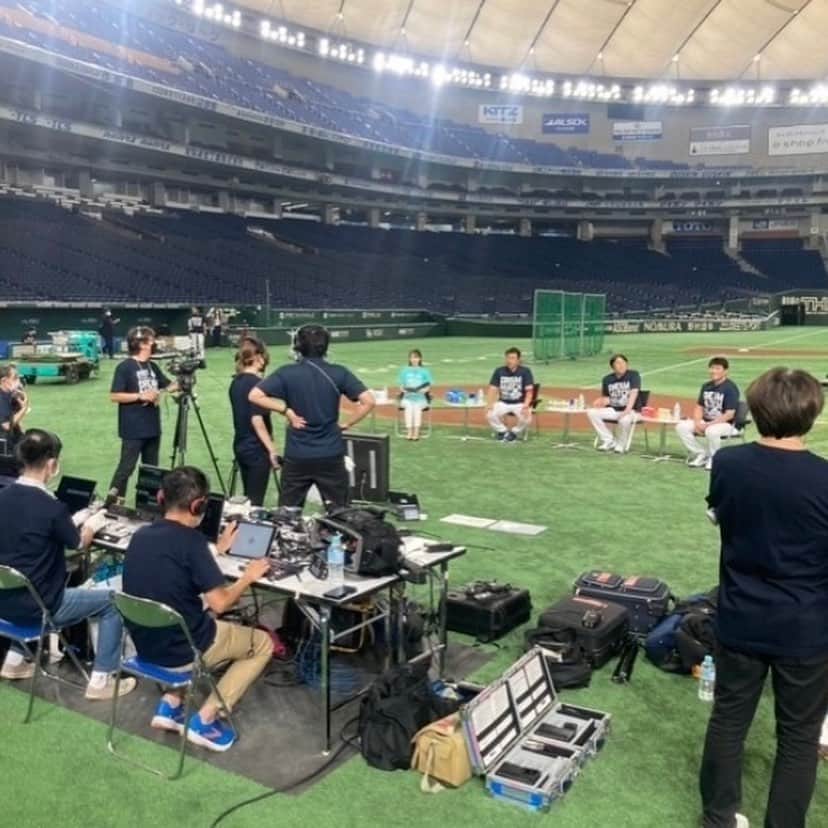 阿部智帆さんのインスタグラム写真 - (阿部智帆Instagram)「SUNTORY DREAM MATCH🍺  去年からはリポートだけでなく 試合前のトーク番組も担当させて頂いています😌💓  今年のゲストは 桧山進次郎さん、斎藤雅樹さん、岩本勉さん✨ サントリードリームマッチの魅力と試合の見所を たっぷりと伺いました🥰 4枚目以降は 荒木大輔さんにもご出演頂いた去年の写真です📸  こちらは、サントリーウエルネス会員様への限定配信番組☺️ ここでしか聞けないトークが盛りだくさんです✨ 来年もぜひ、たくさんの方のご視聴をお待ちしています💓  #サントリードリームマッチ #試合直前#生配信」8月3日 16時47分 - chiho_abe829