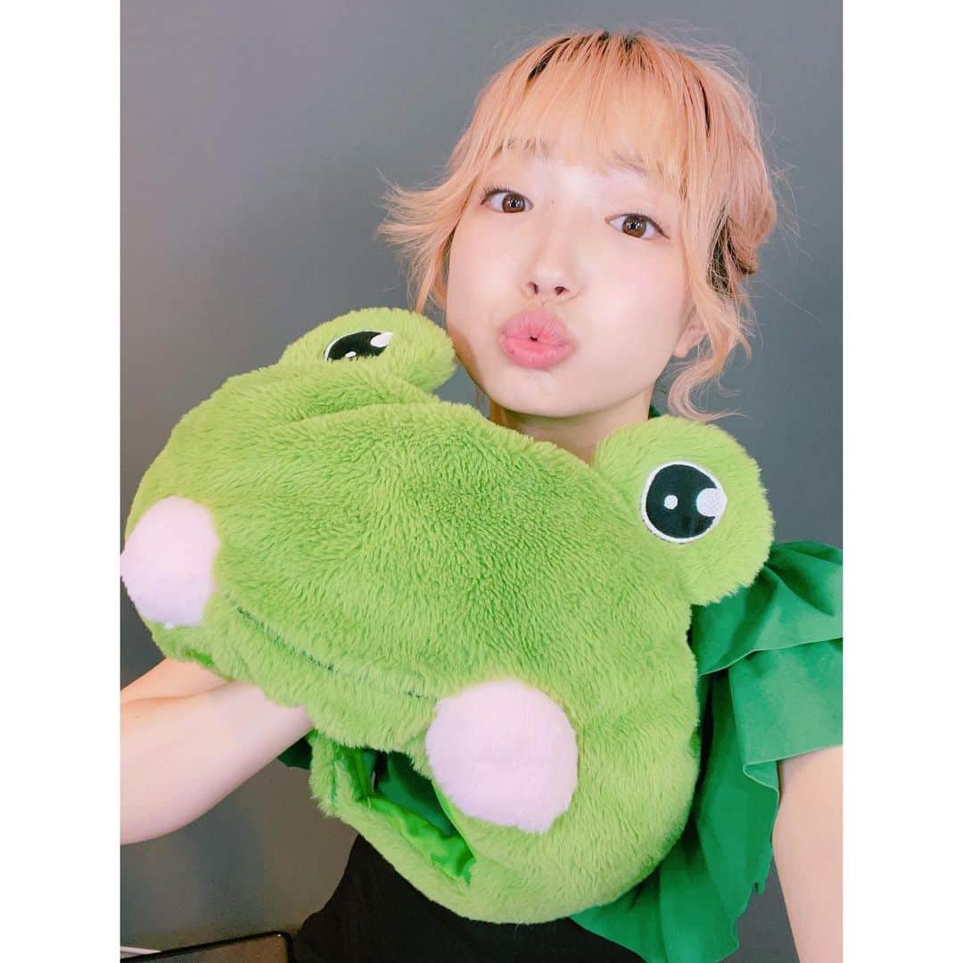 有明ゆなさんのインスタグラム写真 - (有明ゆなInstagram)「ちなみに 渋谷MODIの地下一階には @photoismjp  カチューシャやかぶりもの たくさんあって 全てみたうえで カエル🐸がすきだった💛 . このカエルほしいぐらい このカエル🐸すき🩷💙🩷 どのに売ってるんだろう？！ . . . . PR @photoismjp #フォトイズム #韓国プリ #セルフ写真 #photoism #原宿プリ」8月3日 16時46分 - ariake_yuna