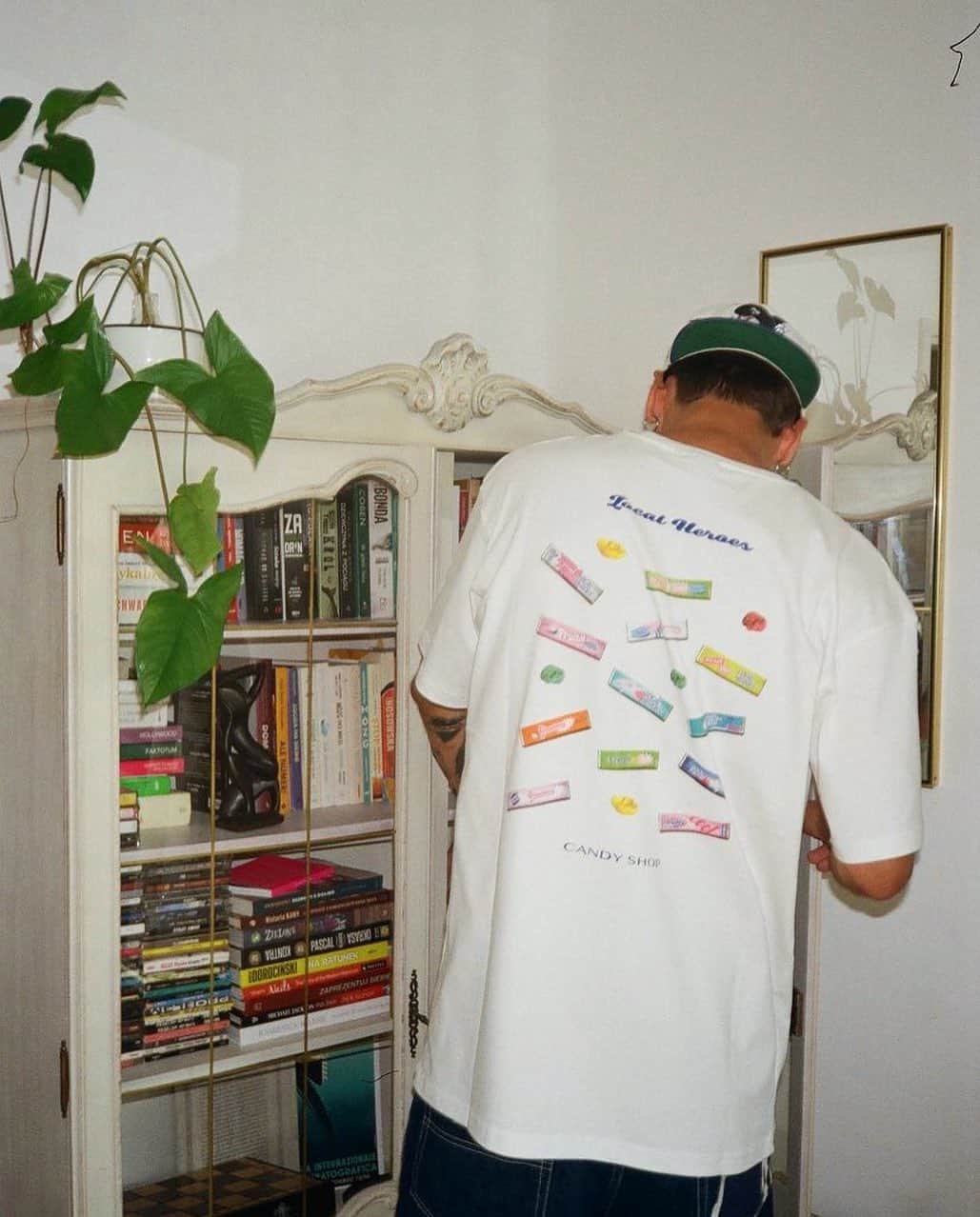 LOCAL HEROESのインスタグラム：「👁👄👁 / @kotmichal_ in Cool Chewing Gum Tee [ last chance to buy ]」