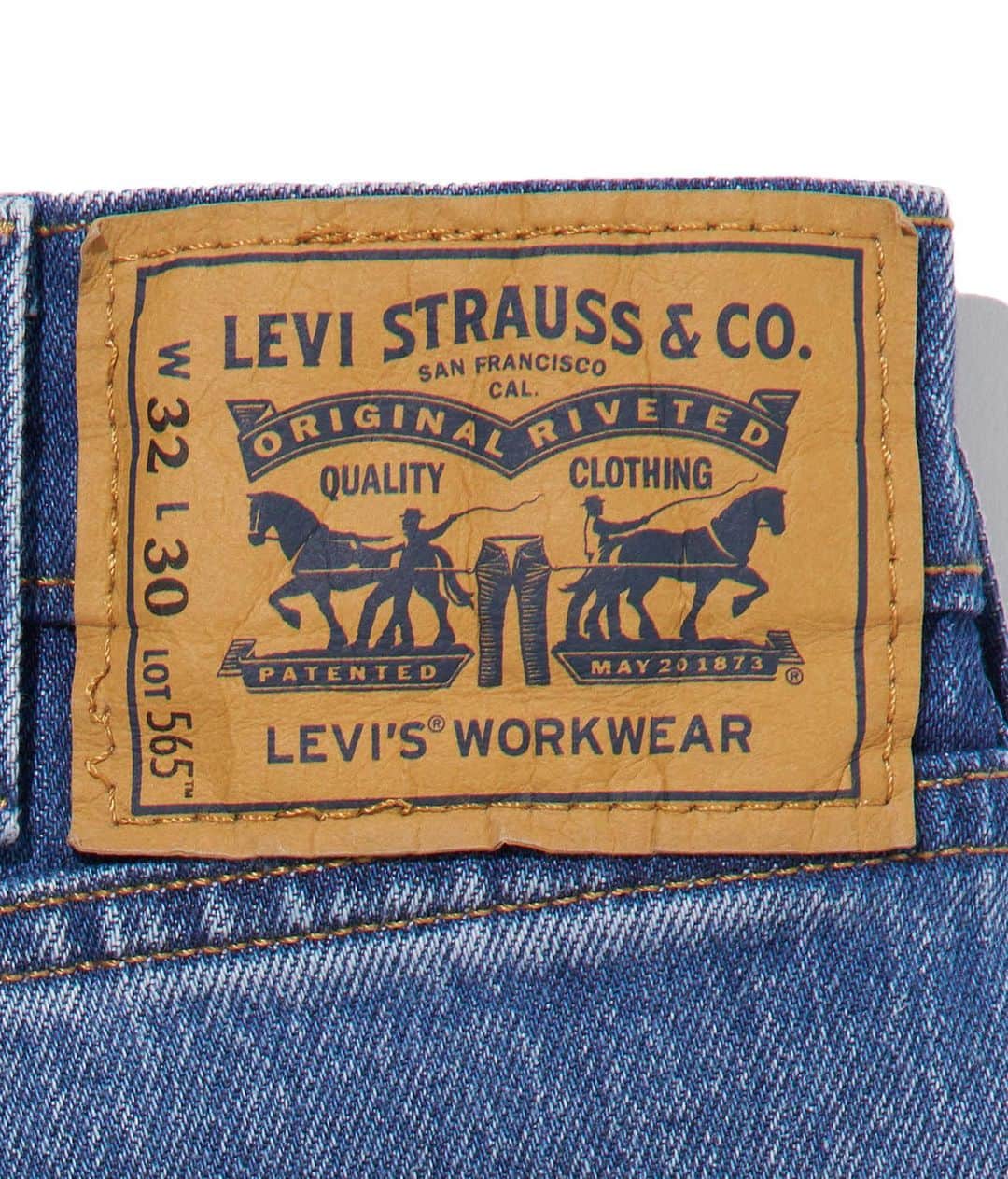 Levi's Japanさんのインスタグラム写真 - (Levi's JapanInstagram)「LEVI’S® WORKWEAR  リーバイス®のルーツを感じられる​丈夫なキャンバス地と、デニム地のボトムスを中心としたラインナップ。​ すでに味のある紙パッチは、貫禄さえ感じられる拘りのディテールです。  LEVI’S® WORKWEARコレクションは プロフィールリンク🔗から  #Levis #リーバイス #デニムコーデ #デニムジャケット  #デニムセットアップ #デニムオンデニム  #デニムパンツ #デニムジャケットコーデ #ワークウエア」8月3日 16時58分 - levis_japan