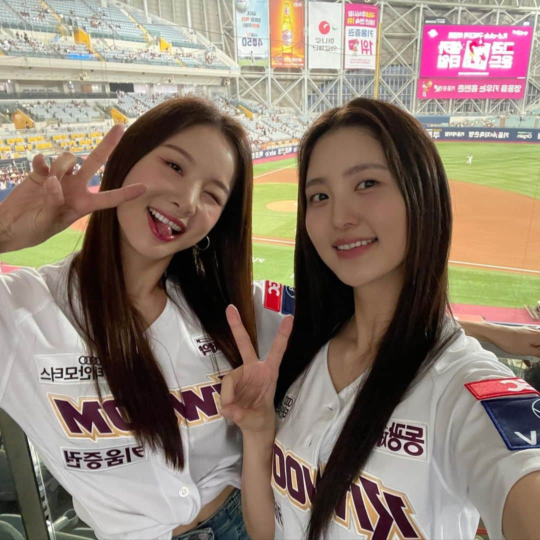 ソルジさんのインスタグラム写真 - (ソルジInstagram)「열렬히 응원합니다⚾️🩷  @heroesbaseballclub   #울쫑쫑이랑🫶🏻 @parkjjongaa」8月3日 17時00分 - soul.g_heo