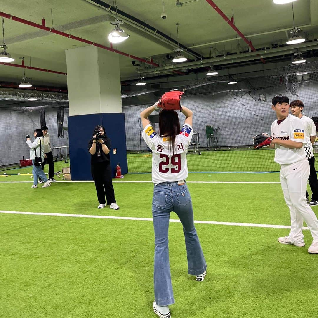 ソルジさんのインスタグラム写真 - (ソルジInstagram)「열렬히 응원합니다⚾️🩷  @heroesbaseballclub   #울쫑쫑이랑🫶🏻 @parkjjongaa」8月3日 17時00分 - soul.g_heo