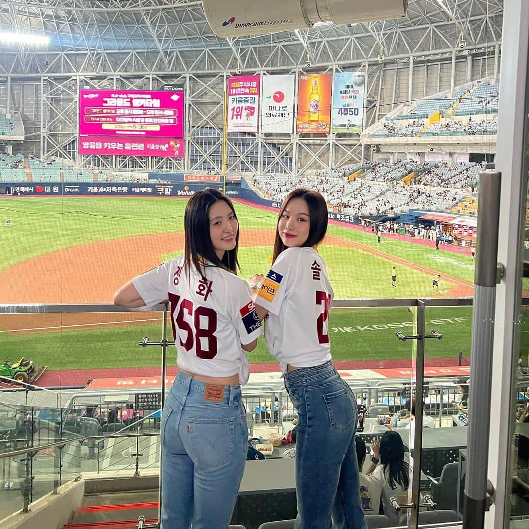 ソルジのインスタグラム：「열렬히 응원합니다⚾️🩷  @heroesbaseballclub   #울쫑쫑이랑🫶🏻 @parkjjongaa」