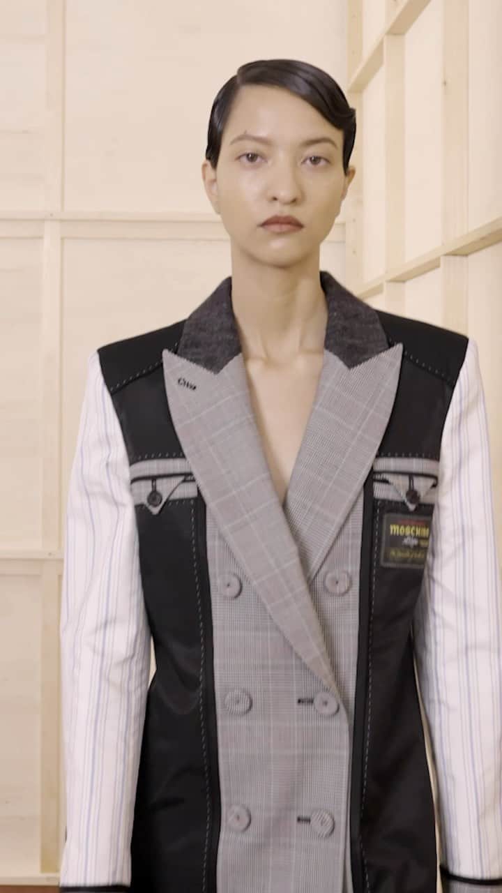 Moschinoのインスタグラム：「Tailoring you can’t take your eyes off, nor do you want to. Transparently feminine fabrics meet classic menswear cues for #MoschinoPreFall23  See the full collection at the link in our bio.   #Moschino」