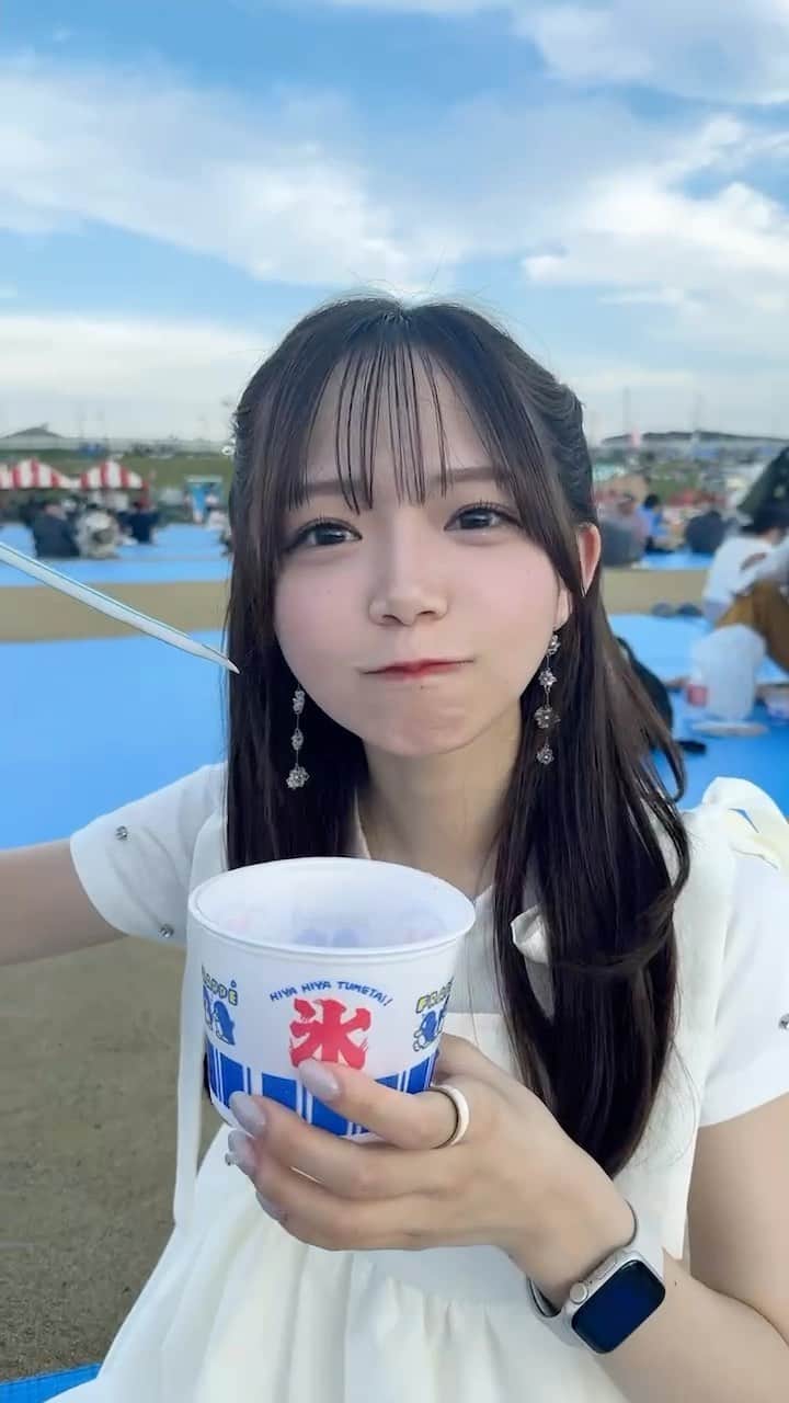 畑美紗起のインスタグラム：「かき氷は何味がすき？？？🍧 わたしはいちご味🍓 ２つ食べちゃったあ〜  きのう長岡の花火大会にいきました🎆💕 きれいすぎて感動して…心が洗われました☺️  あんなに素敵な花火をたくさんの時間をかけて作って 打ち上げてくださって… 花火師のみなさんありがとうございます（ ; ; ）（ ; ; ）  いろんなこと、たくさんがんばろう❕❕  夏のわたしもすきでいてね☀️  #畑美紗起 #夏 #花火大会 #長岡 #長岡花火 #花火 #お祭り #夏コーデ #fashion #japanese #japanesegirl #shooting #me #instagood」
