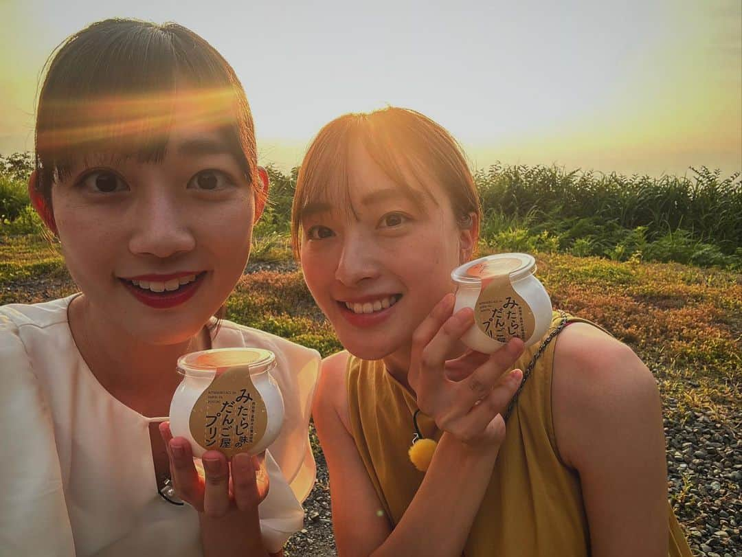 松本亜美さんのインスタグラム写真 - (松本亜美Instagram)「明日の新潟一番では新企画！ 「ときドき西松」が放送されます👀 しっかり者で可愛い西辻アナと県内各地を巡って県内のプリンを探してきました🍮 個性豊かなプリン18個ご紹介！ プリンの甘さ、硬さ、フォルムに作り手それぞれの想いが詰まっているなと感じました☺️ 皆さんのお気に入りも見つかるかもしれませんよ♪  アクティビティをして、食べて、体験して、食べて… 盛りだくさんの内容となっています✨ 詳しくは明日の新潟一番をチェック！！  #teny #テレビ新潟  #夕方ワイド新潟一番  #新企画 #ときドき西松  #プリン を求めて #県内を駆け巡る #新潟縦断 #佐渡 もご紹介 #甘いもの好き #甘党  #アクティビティ #ひまわり #夕日  #ハチマキを巻いてるような写真が撮れた #アナウンサー  #西辻未侑アナウンサー  #松本亜美」8月3日 22時33分 - ami_matsumoto_teny