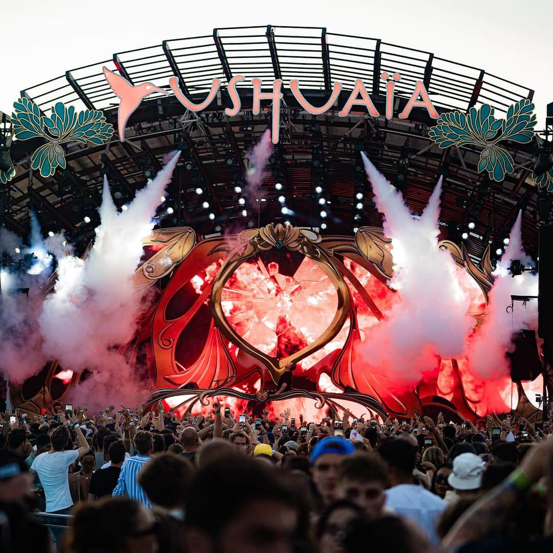 ジョン・ニューマンさんのインスタグラム写真 - (ジョン・ニューマンInstagram)「Always such a vibe playing @ushuaiaibiza Thankyou everyone and big love to @dimitrivegasandlikemike @tomorrowland」8月3日 17時08分 - johnnewmanmusic