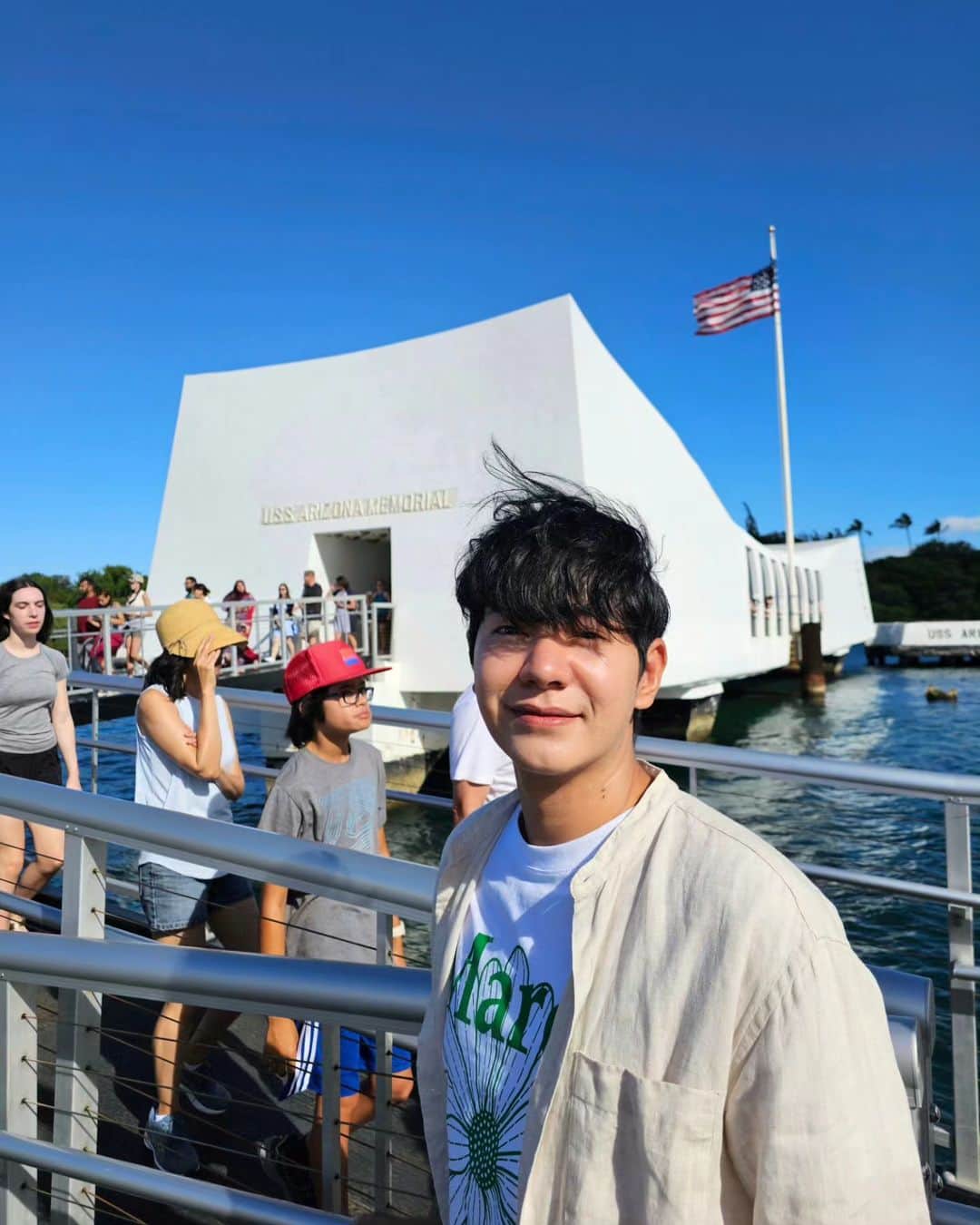 アイス・サランユーのインスタグラム：「In my dreams, I'll always see you soar above the sky🌈 In my heart, there'll always be a place for you for all my life🤍 เป็นหนังเรื่องโปรดอีกหนึ่งเรื่อง และตั้งใจมาเห็นสถานที่ทางประวัติศาสตร์นี้ ด้วยตา สักครั้ง"  เพิร์ล ฮาร์เบอร์ " #pearlharbor #usa #hawaii  #icesarunyu  #icesarunyuinhawaii  #icesarunyuaroundtheworld」