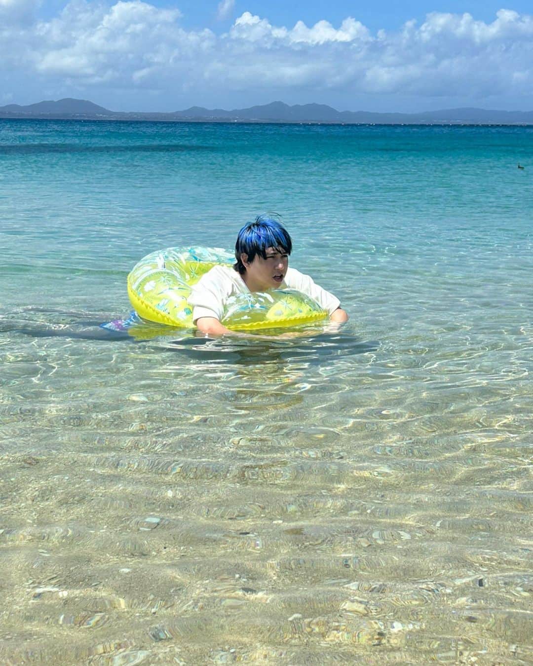八乙女光のインスタグラム：「⁡ ⁡ 沖縄で楽しく海で泳ぎました！ ⁡ #やおとめのいんすた #魚もたくさんいた」