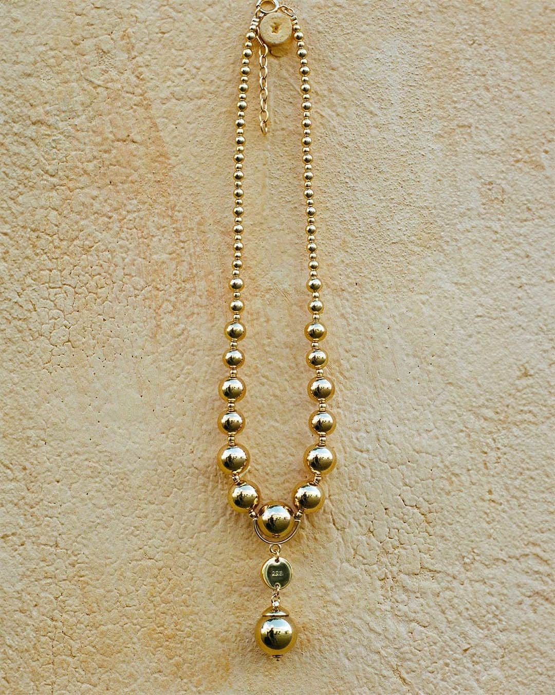 アーペーセーのインスタグラム：「The Justine necklace.  Photographed by @rubenhughes in Copenhagen.  #APCParis」