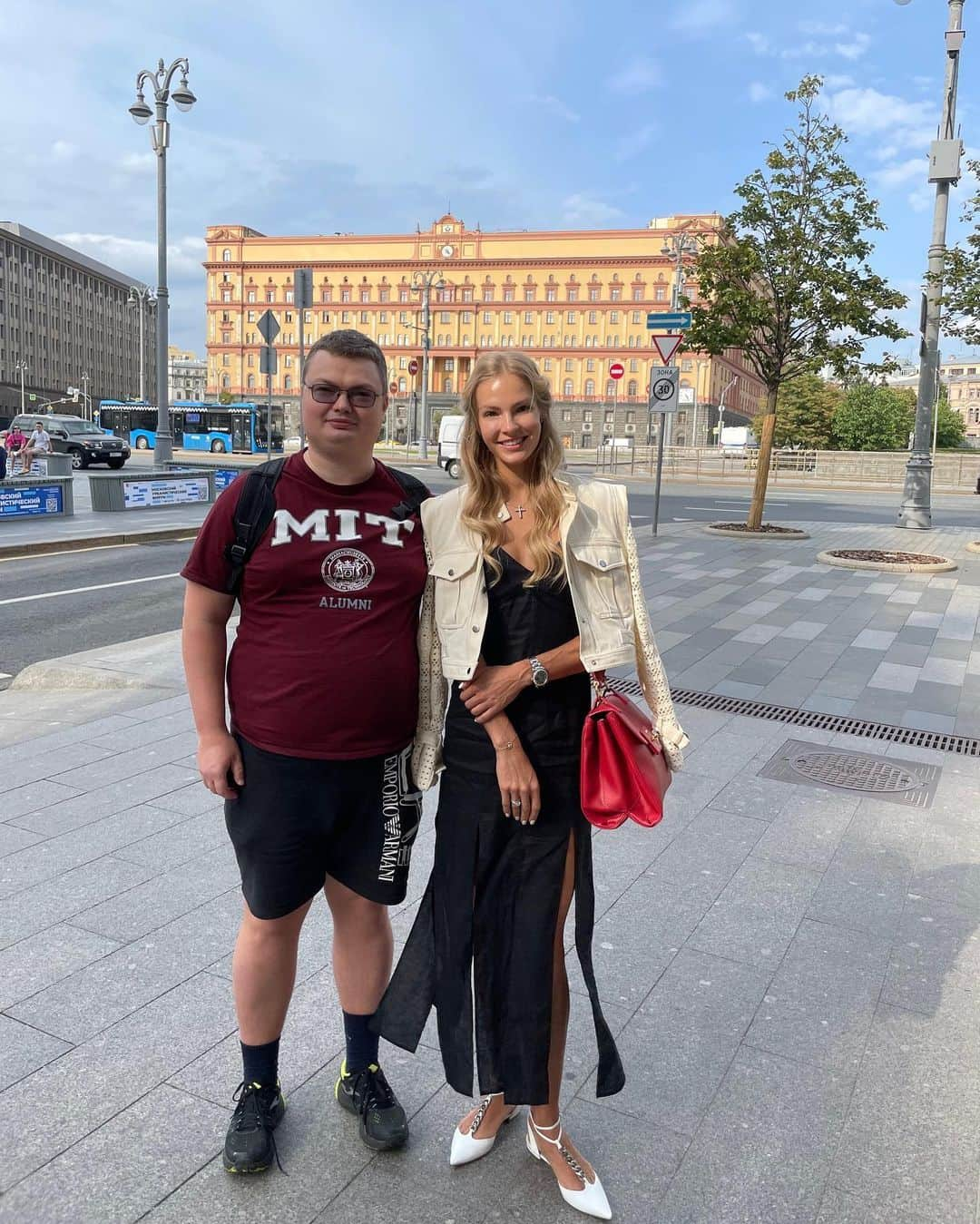 ダリヤ・クリシナさんのインスタグラム写真 - (ダリヤ・クリシナInstagram)「Had a great dinner with Alexander Ivanov in Moscow to discuss our common goal - the charitable work and help for young children through the T-shirt Gives Life Foundation 💜  Thank you @mpvrussie and @meetforcharity for the kindness you give to children 🫶🏼  Провела день в Москве с пользой 🧡 На фото со мной Александр Иванов, с которым мы встретились за обедом и с интересом пообщались в одном из столичных ресторанов. Нашей общей целью была благотворительная помощь маленьким детям из фонда «Футболка дарит жизнь» 💜  Спасибо @mpvrussie и @meetforcharity за добро, которое вы дарите детям 🫶🏼  #meetforcharity #mpvrussie #футболкадаритжизнь」8月3日 17時27分 - dariaklishina