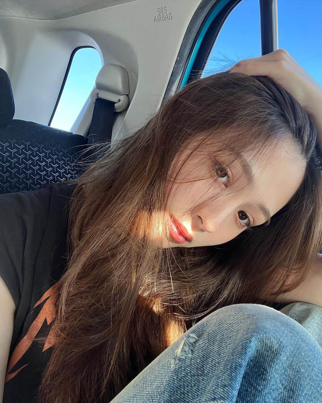 椎名亜美のインスタグラム：「ノーマル盛れた📸 海を横から見るとめっちゃ気持ちいよ🌊」