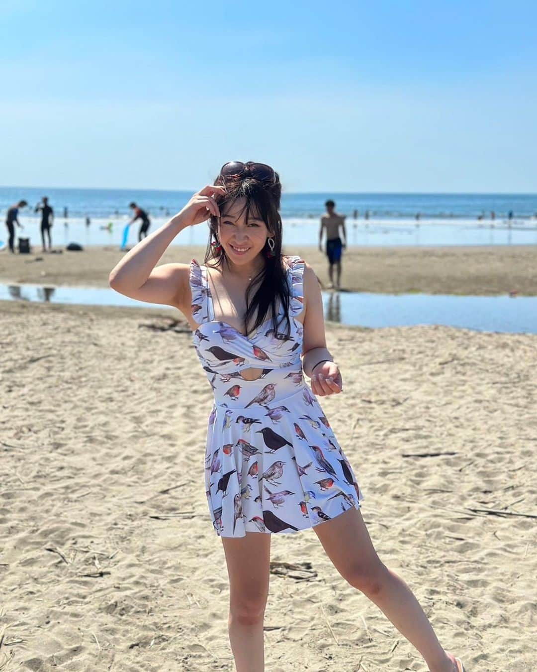 中冨杏子さんのインスタグラム写真 - (中冨杏子Instagram)「🫧🌊🪸🫧🏖  Sea♡  ポーズださくてごめんっ☺️  2枚目  時計でも意識したんかな⏰  #sea #sealife #seaphoto  #海 #海水浴 #日光浴 #日傘  #ワンピース水着 #大洗  #大洗サンビーチ  #oarai  #水着コーデ #海デビュー」8月3日 17時38分 - anko_nakatomi